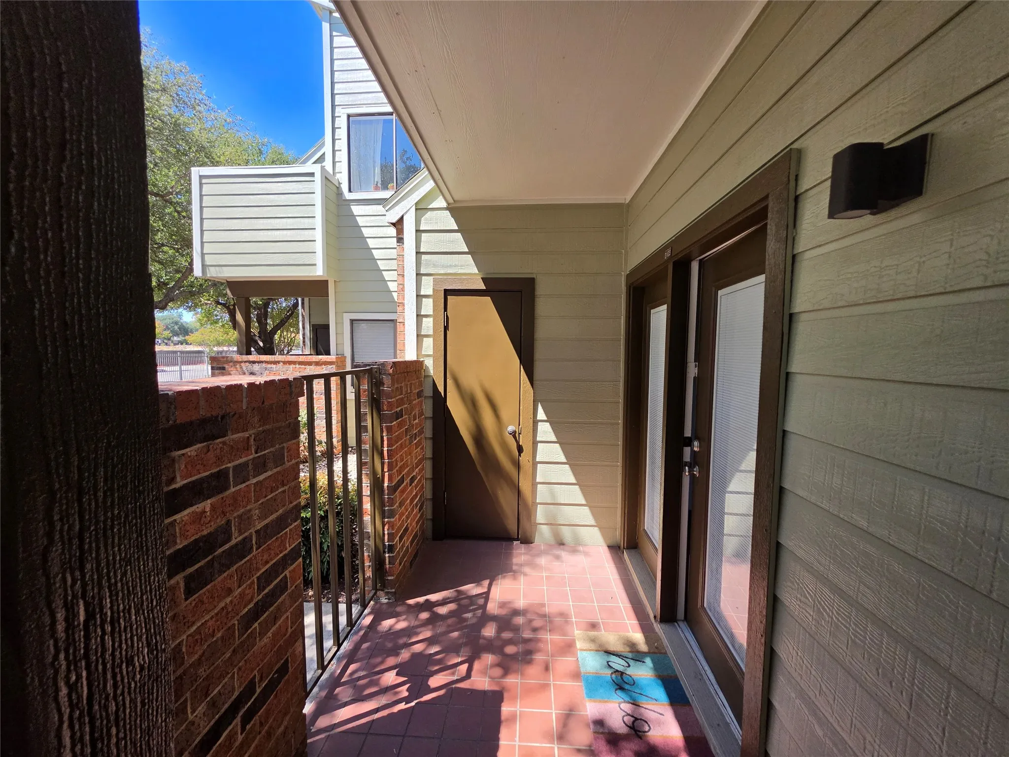 Condominium For Rent in Tarrant County , 3117 Sondra Drive 103, Fort Worth, Texas 76107, 1 Bedroom, 1 Bathroom, Garage spaces, 573 Sqft, built in 1983, mls#21385452, Real Estate Agent in Fort Worth, Homes For Rent in Tarrant county, Homes For Rent in Fort Worth, Realtor in Fort Worth Texas, Real Estate Brokerage Independent Realty Texas, Luminita Cordes Realtor