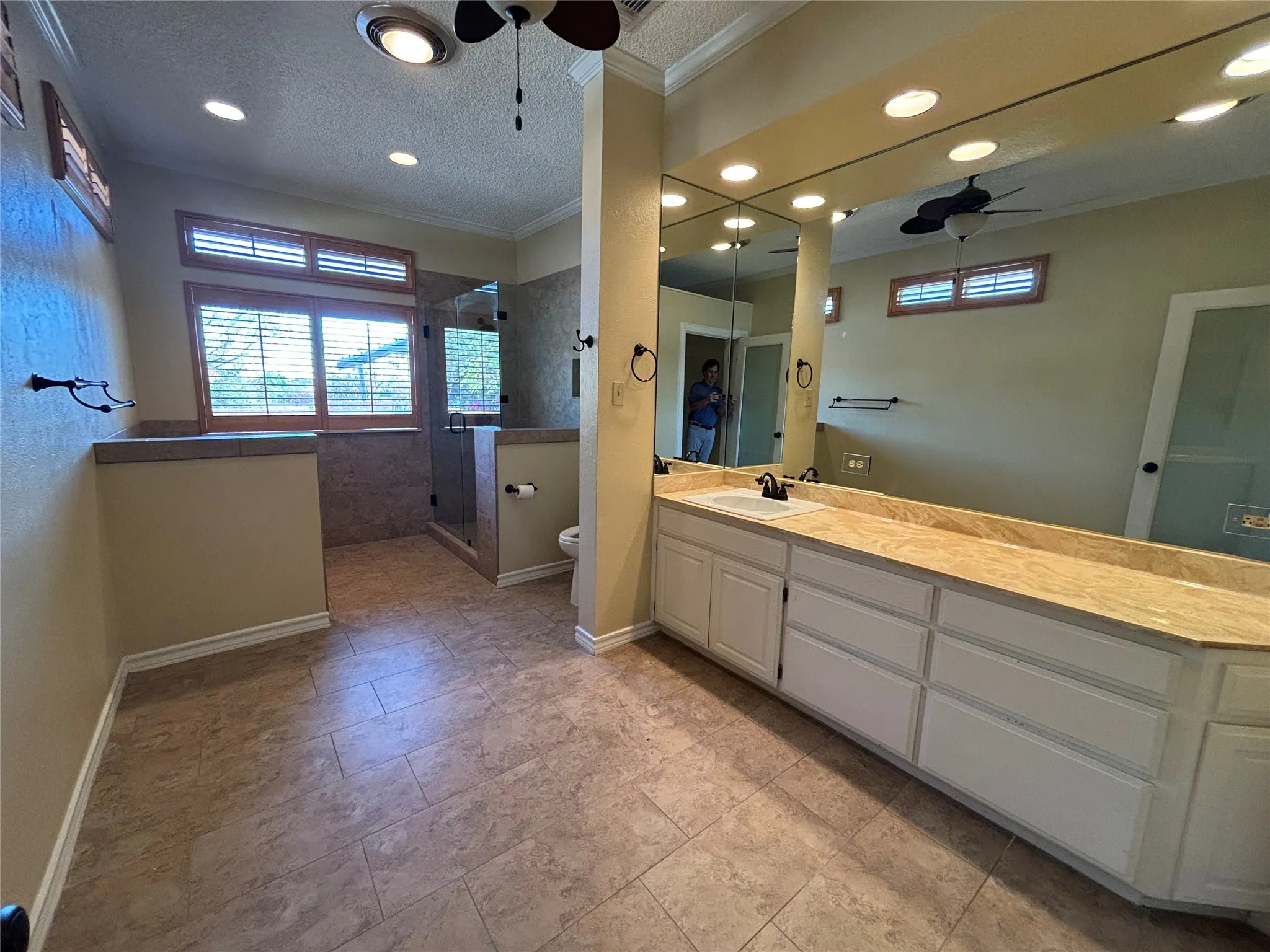 Expansive vanity with integrated sink and large mirror