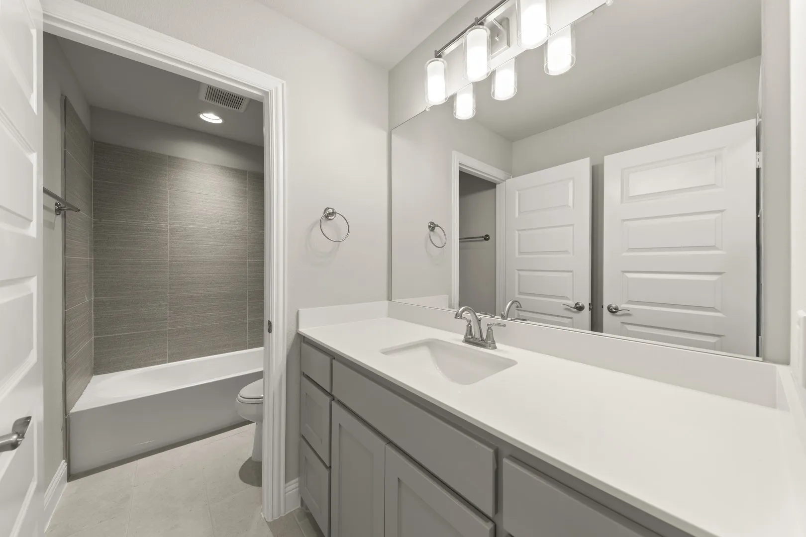 24. 2704 Emerald Shallows - 4TH Bath
