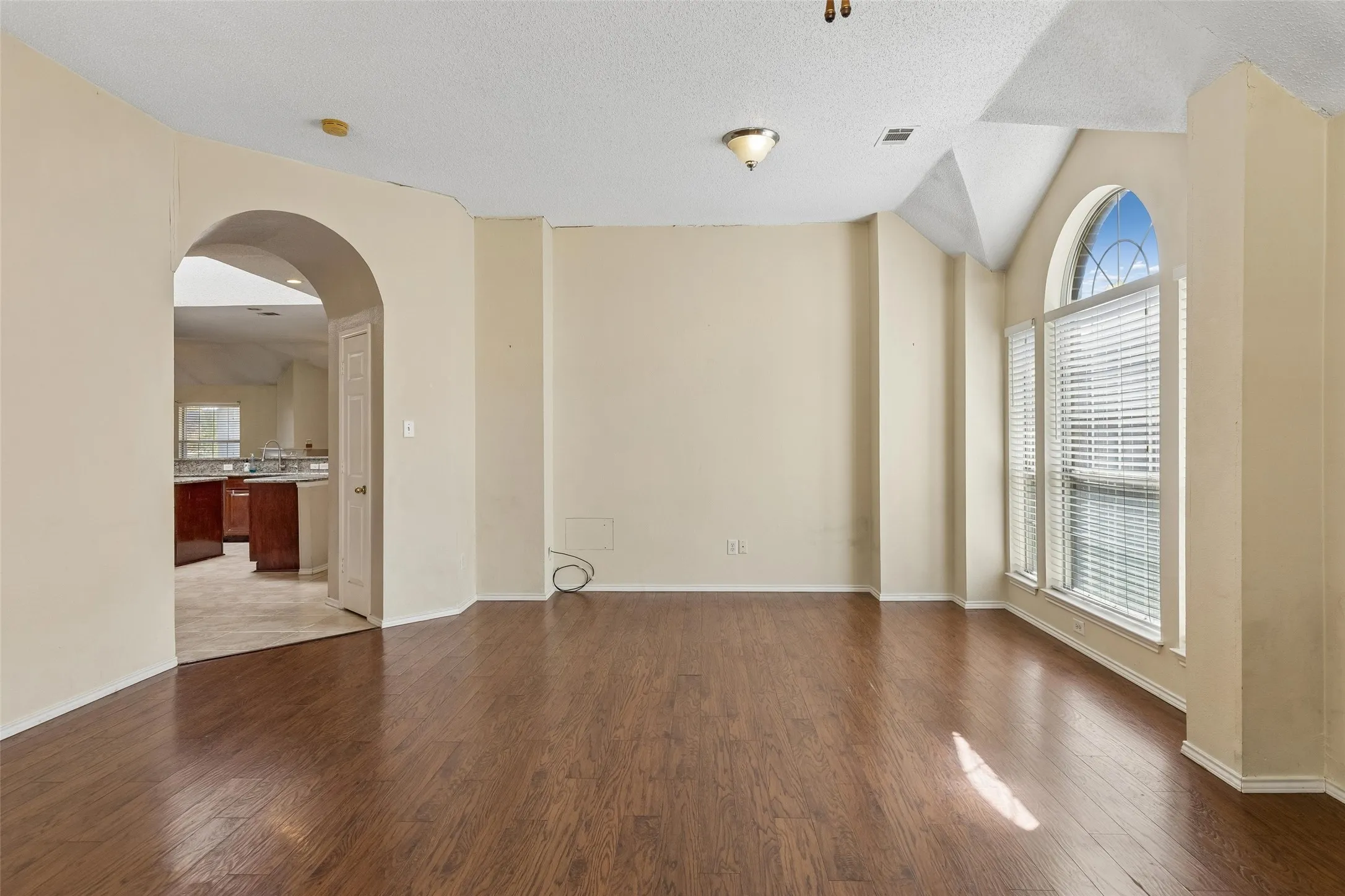 Single Family Residence For Sale in Collin County , 728 Lauren Way, Allen, Texas 75002, 4 Bedroom, 2 Bathroom, 2 Garage spaces, 2,083 Sqft, built in 1995, mls#21385936, Real Estate Agent in Allen, Homes For Sale in Collin county, Homes For Sale in Allen, Realtor in Allen Texas, Real Estate Brokerage Independent Realty Texas, Luminita Cordes Realtor