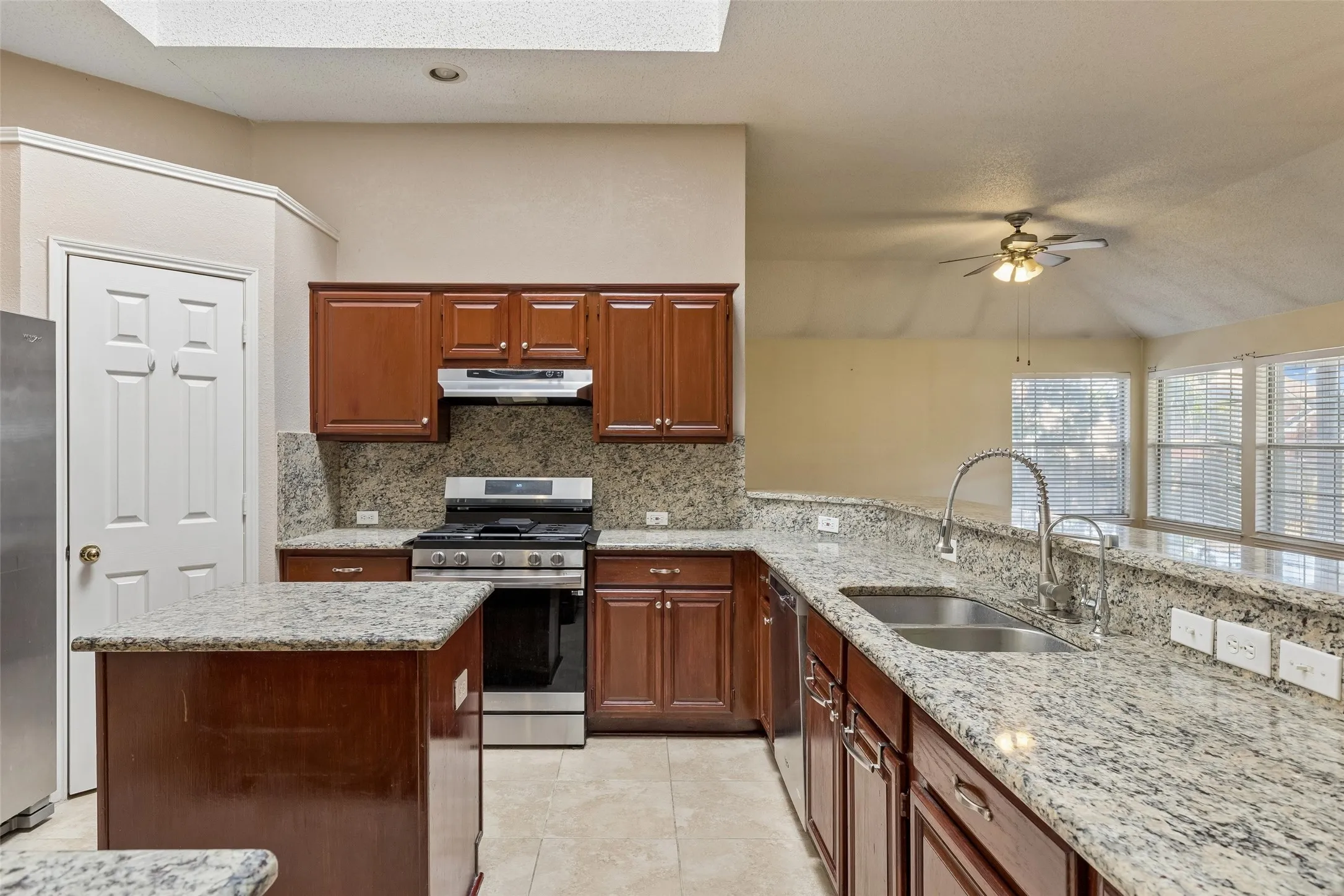 Single Family Residence For Sale in Collin County , 728 Lauren Way, Allen, Texas 75002, 4 Bedroom, 2 Bathroom, 2 Garage spaces, 2,083 Sqft, built in 1995, mls#21385936, Real Estate Agent in Allen, Homes For Sale in Collin county, Homes For Sale in Allen, Realtor in Allen Texas, Real Estate Brokerage Independent Realty Texas, Luminita Cordes Realtor