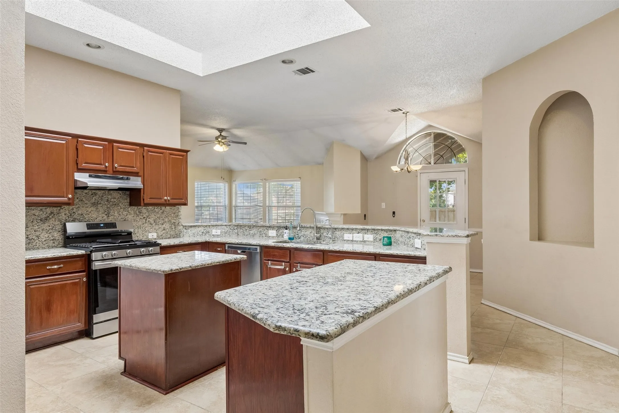 Single Family Residence For Sale in Collin County , 728 Lauren Way, Allen, Texas 75002, 4 Bedroom, 2 Bathroom, 2 Garage spaces, 2,083 Sqft, built in 1995, mls#21385936, Real Estate Agent in Allen, Homes For Sale in Collin county, Homes For Sale in Allen, Realtor in Allen Texas, Real Estate Brokerage Independent Realty Texas, Luminita Cordes Realtor
