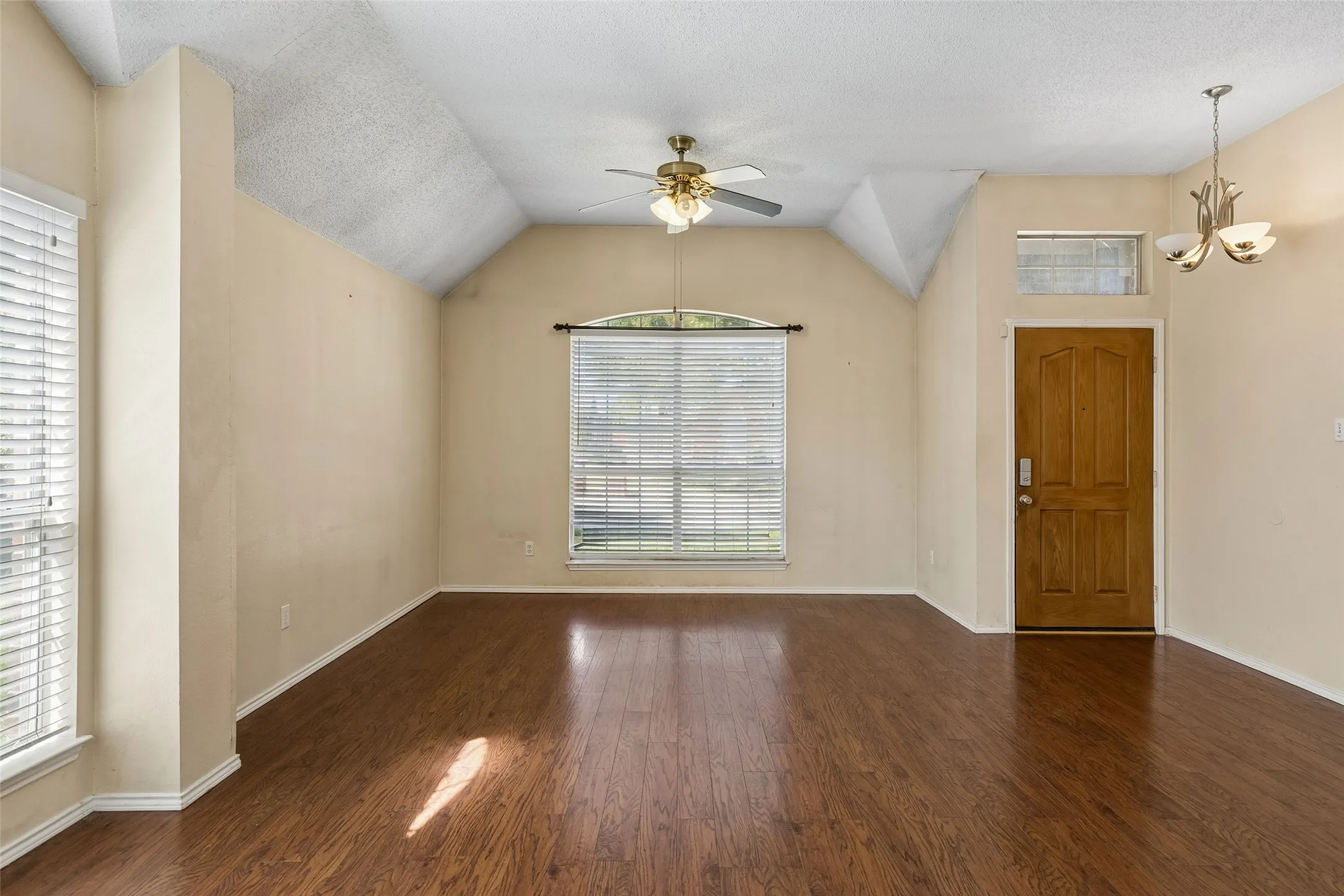 Single Family Residence For Sale in Collin County , 728 Lauren Way, Allen, Texas 75002, 4 Bedroom, 2 Bathroom, 2 Garage spaces, 2,083 Sqft, built in 1995, mls#21385936, Real Estate Agent in Allen, Homes For Sale in Collin county, Homes For Sale in Allen, Realtor in Allen Texas, Real Estate Brokerage Independent Realty Texas, Luminita Cordes Realtor