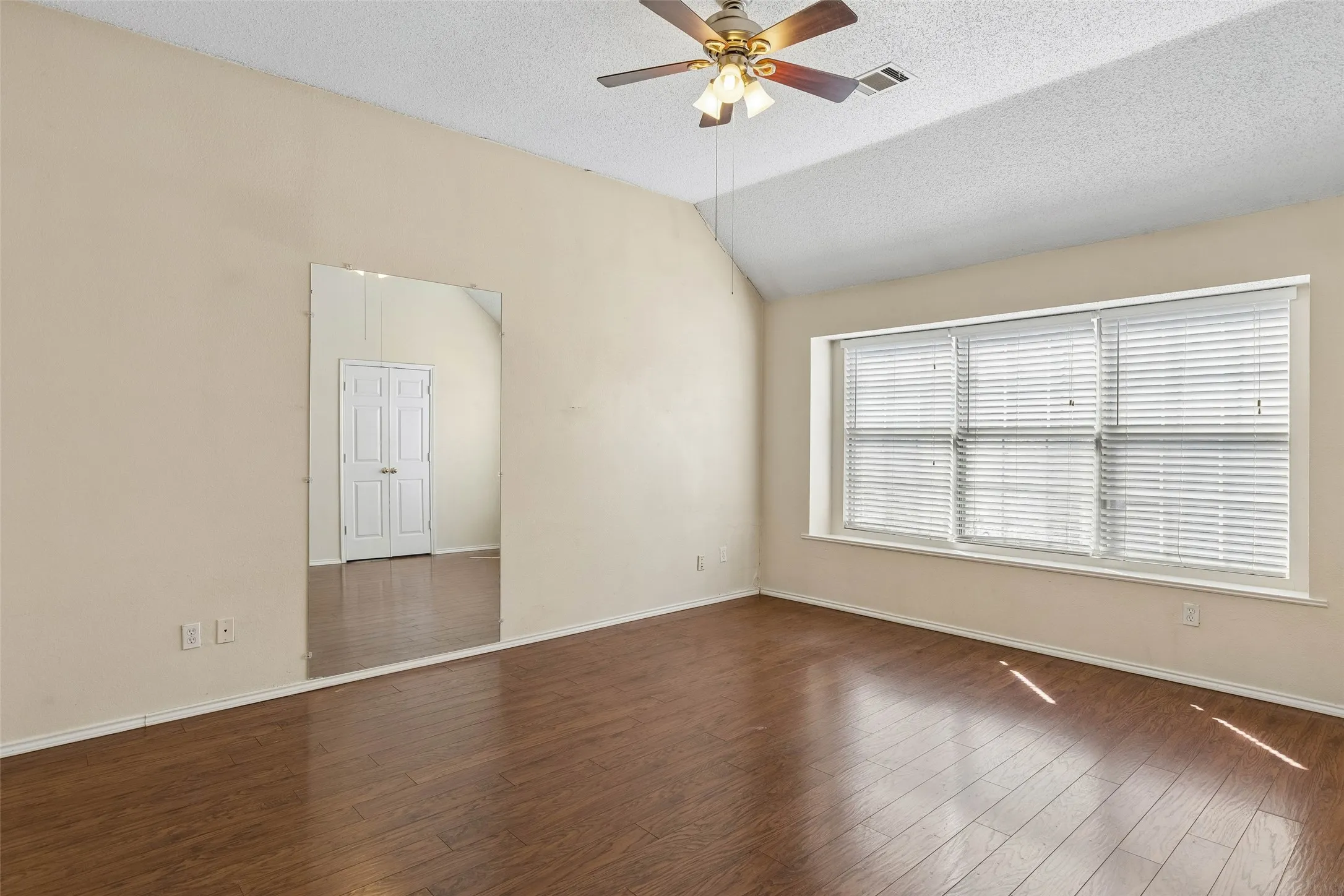 Single Family Residence For Sale in Collin County , 728 Lauren Way, Allen, Texas 75002, 4 Bedroom, 2 Bathroom, 2 Garage spaces, 2,083 Sqft, built in 1995, mls#21385936, Real Estate Agent in Allen, Homes For Sale in Collin county, Homes For Sale in Allen, Realtor in Allen Texas, Real Estate Brokerage Independent Realty Texas, Luminita Cordes Realtor