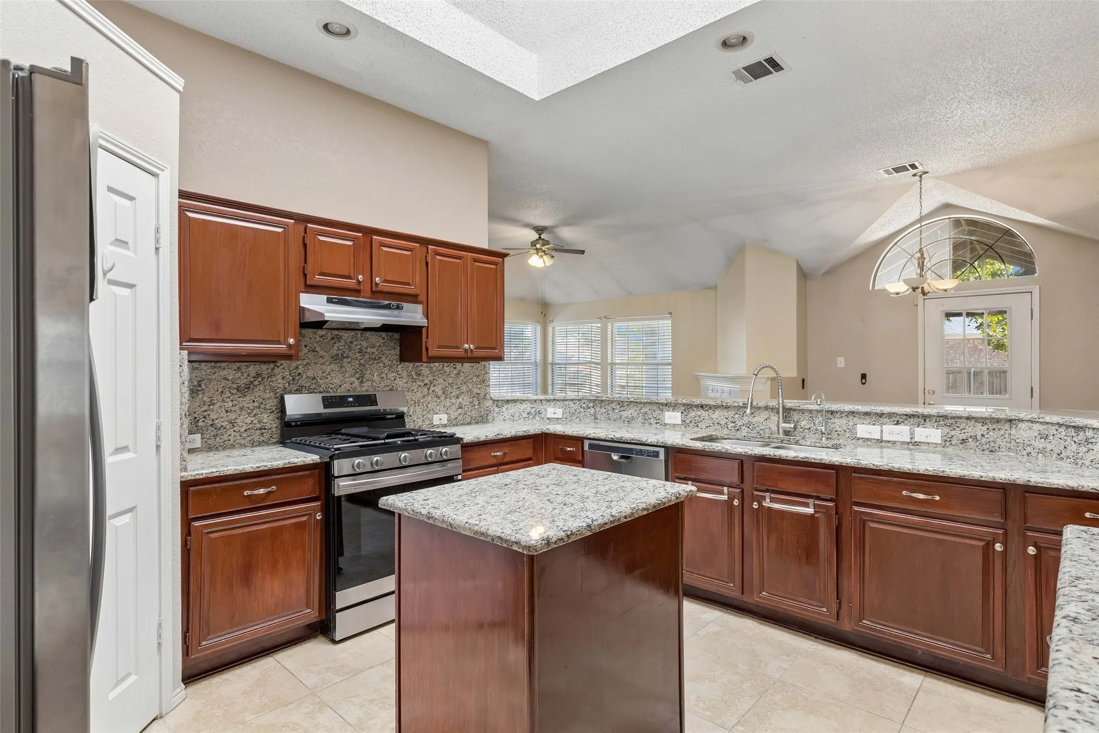 Single Family Residence For Sale in Collin County , 728 Lauren Way, Allen, Texas 75002, 4 Bedroom, 2 Bathroom, 2 Garage spaces, 2,083 Sqft, built in 1995, mls#21385936, Real Estate Agent in Allen, Homes For Sale in Collin county, Homes For Sale in Allen, Realtor in Allen Texas, Real Estate Brokerage Independent Realty Texas, Luminita Cordes Realtor