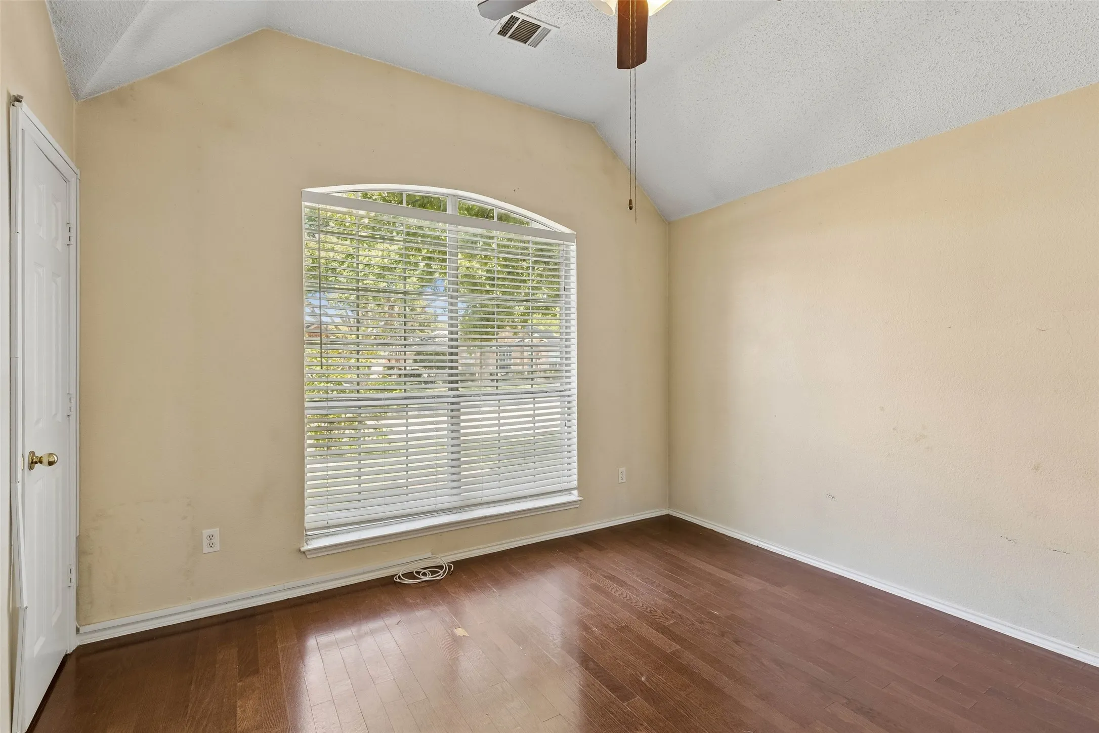 Single Family Residence For Sale in Collin County , 728 Lauren Way, Allen, Texas 75002, 4 Bedroom, 2 Bathroom, 2 Garage spaces, 2,083 Sqft, built in 1995, mls#21385936, Real Estate Agent in Allen, Homes For Sale in Collin county, Homes For Sale in Allen, Realtor in Allen Texas, Real Estate Brokerage Independent Realty Texas, Luminita Cordes Realtor
