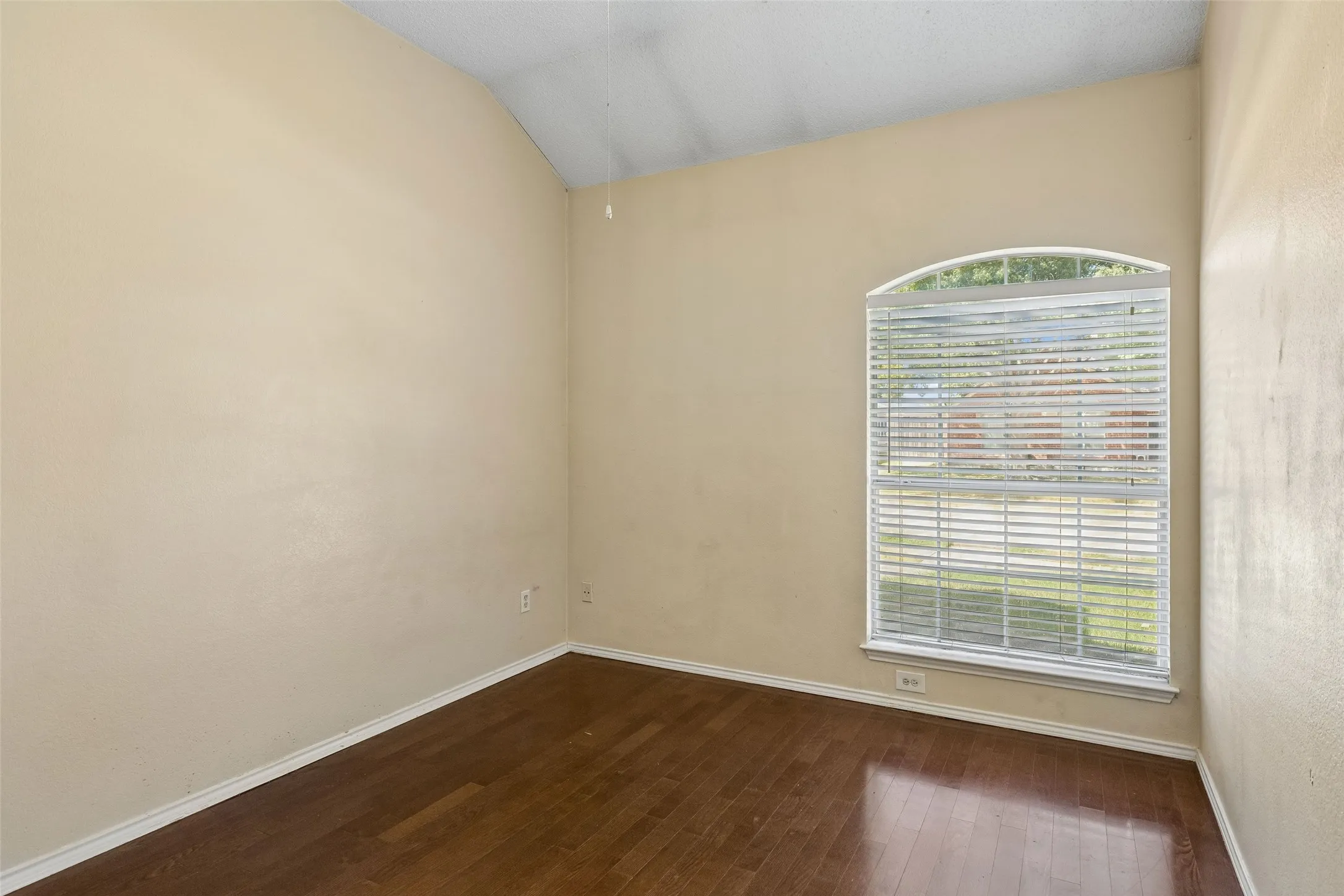 Single Family Residence For Sale in Collin County , 728 Lauren Way, Allen, Texas 75002, 4 Bedroom, 2 Bathroom, 2 Garage spaces, 2,083 Sqft, built in 1995, mls#21385936, Real Estate Agent in Allen, Homes For Sale in Collin county, Homes For Sale in Allen, Realtor in Allen Texas, Real Estate Brokerage Independent Realty Texas, Luminita Cordes Realtor