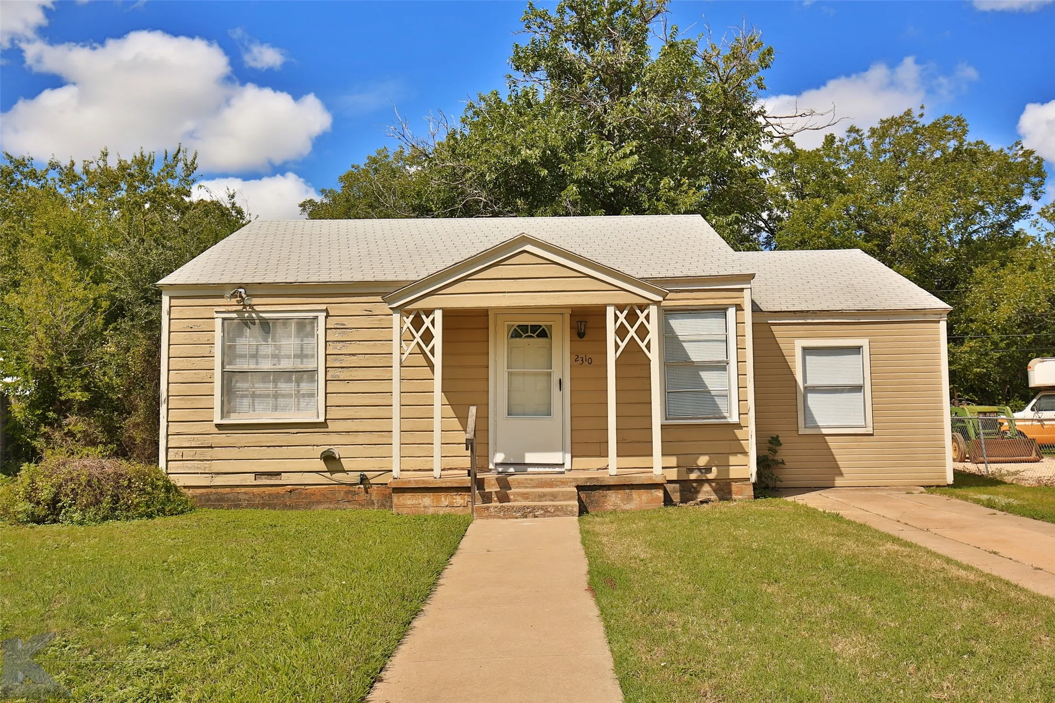 Single Family Residence For Rent in Taylor County , 2310 Meander Street, Abilene, Texas 79602, 3 Bedroom, 1 Bathroom, Garage spaces, 981 Sqft, built in 1949, mls#21385754, Real Estate Agent in Abilene, Homes For Rent in Taylor county, Homes For Rent in Abilene, Realtor in Abilene Texas, Real Estate Brokerage Independent Realty Texas, Luminita Cordes Realtor