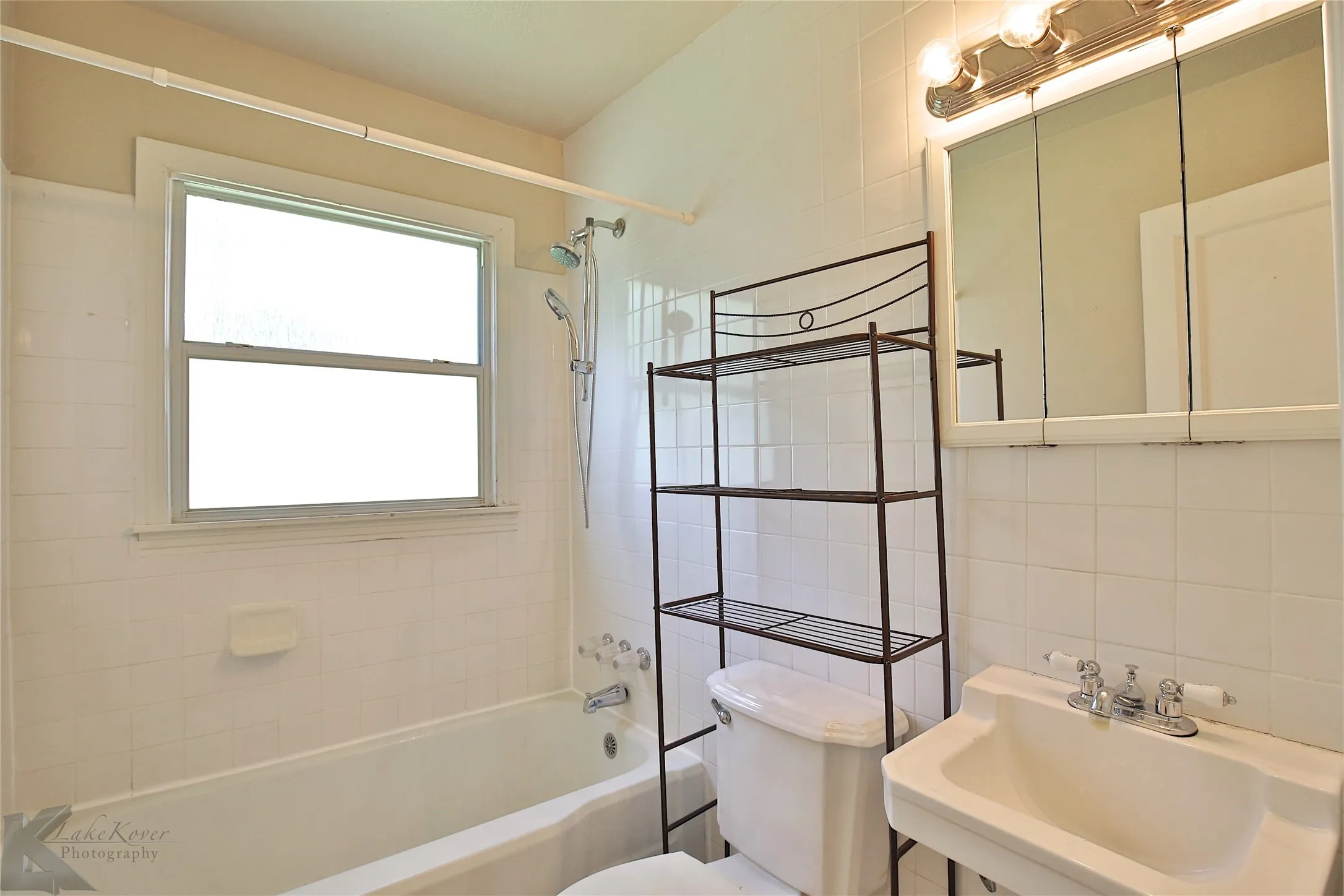 Single Family Residence For Rent in Taylor County , 2310 Meander Street, Abilene, Texas 79602, 3 Bedroom, 1 Bathroom, Garage spaces, 981 Sqft, built in 1949, mls#21385754, Real Estate Agent in Abilene, Homes For Rent in Taylor county, Homes For Rent in Abilene, Realtor in Abilene Texas, Real Estate Brokerage Independent Realty Texas, Luminita Cordes Realtor