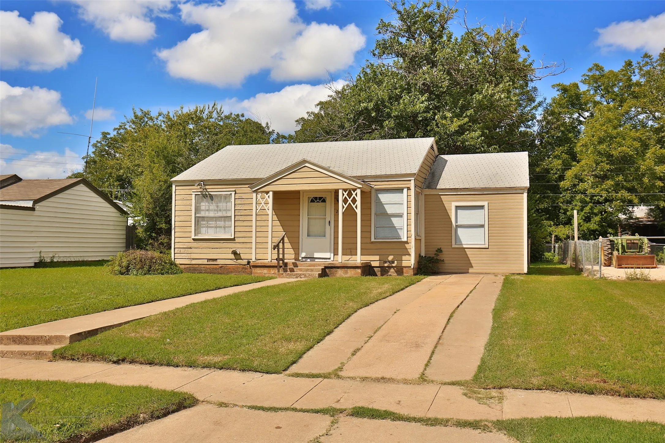 Single Family Residence For Rent in Taylor County , 2310 Meander Street, Abilene, Texas 79602, 3 Bedroom, 1 Bathroom, Garage spaces, 981 Sqft, built in 1949, mls#21385754, Real Estate Agent in Abilene, Homes For Rent in Taylor county, Homes For Rent in Abilene, Realtor in Abilene Texas, Real Estate Brokerage Independent Realty Texas, Luminita Cordes Realtor