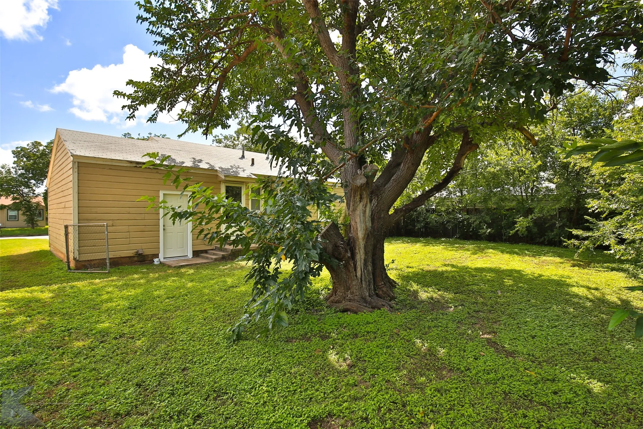 Single Family Residence For Rent in Taylor County , 2310 Meander Street, Abilene, Texas 79602, 3 Bedroom, 1 Bathroom, Garage spaces, 981 Sqft, built in 1949, mls#21385754, Real Estate Agent in Abilene, Homes For Rent in Taylor county, Homes For Rent in Abilene, Realtor in Abilene Texas, Real Estate Brokerage Independent Realty Texas, Luminita Cordes Realtor