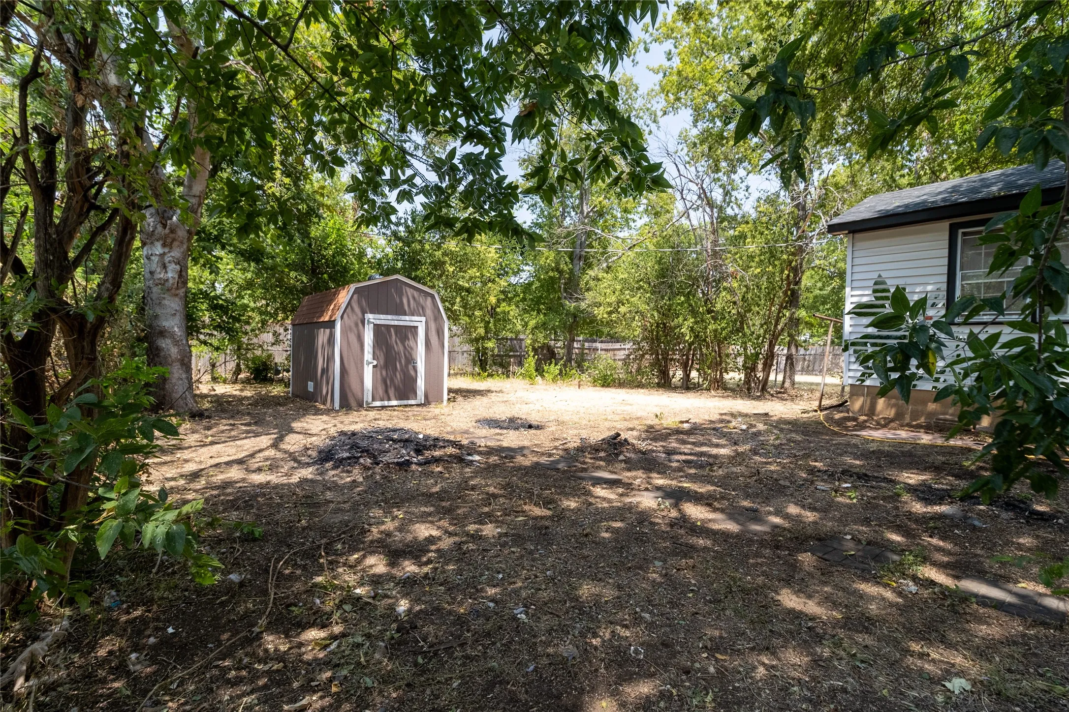 Single Family Residence For Sale in Tarrant County , 2716 Frazier Avenue, Fort Worth, Texas 76110, 3 Bedroom, 2 Bathroom, 1 Garage spaces, 1,322 Sqft, built in 1950, mls#21385952, Real Estate Agent in Fort Worth, Homes For Sale in Tarrant county, Homes For Sale in Fort Worth, Realtor in Fort Worth Texas, Real Estate Brokerage Independent Realty Texas, Luminita Cordes Realtor
