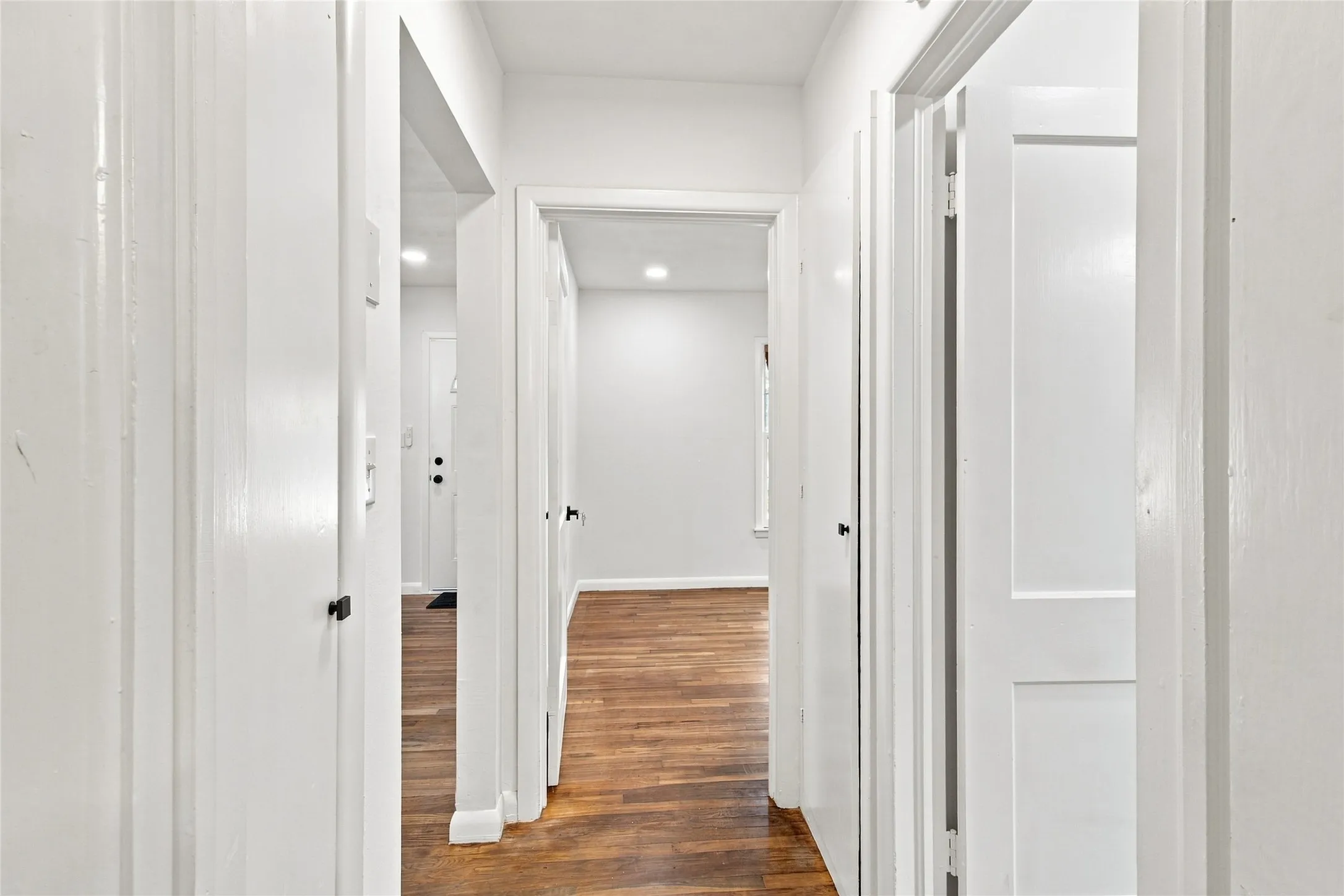 Single Family Residence For Sale in Tarrant County , 2716 Frazier Avenue, Fort Worth, Texas 76110, 3 Bedroom, 2 Bathroom, 1 Garage spaces, 1,322 Sqft, built in 1950, mls#21385952, Real Estate Agent in Fort Worth, Homes For Sale in Tarrant county, Homes For Sale in Fort Worth, Realtor in Fort Worth Texas, Real Estate Brokerage Independent Realty Texas, Luminita Cordes Realtor