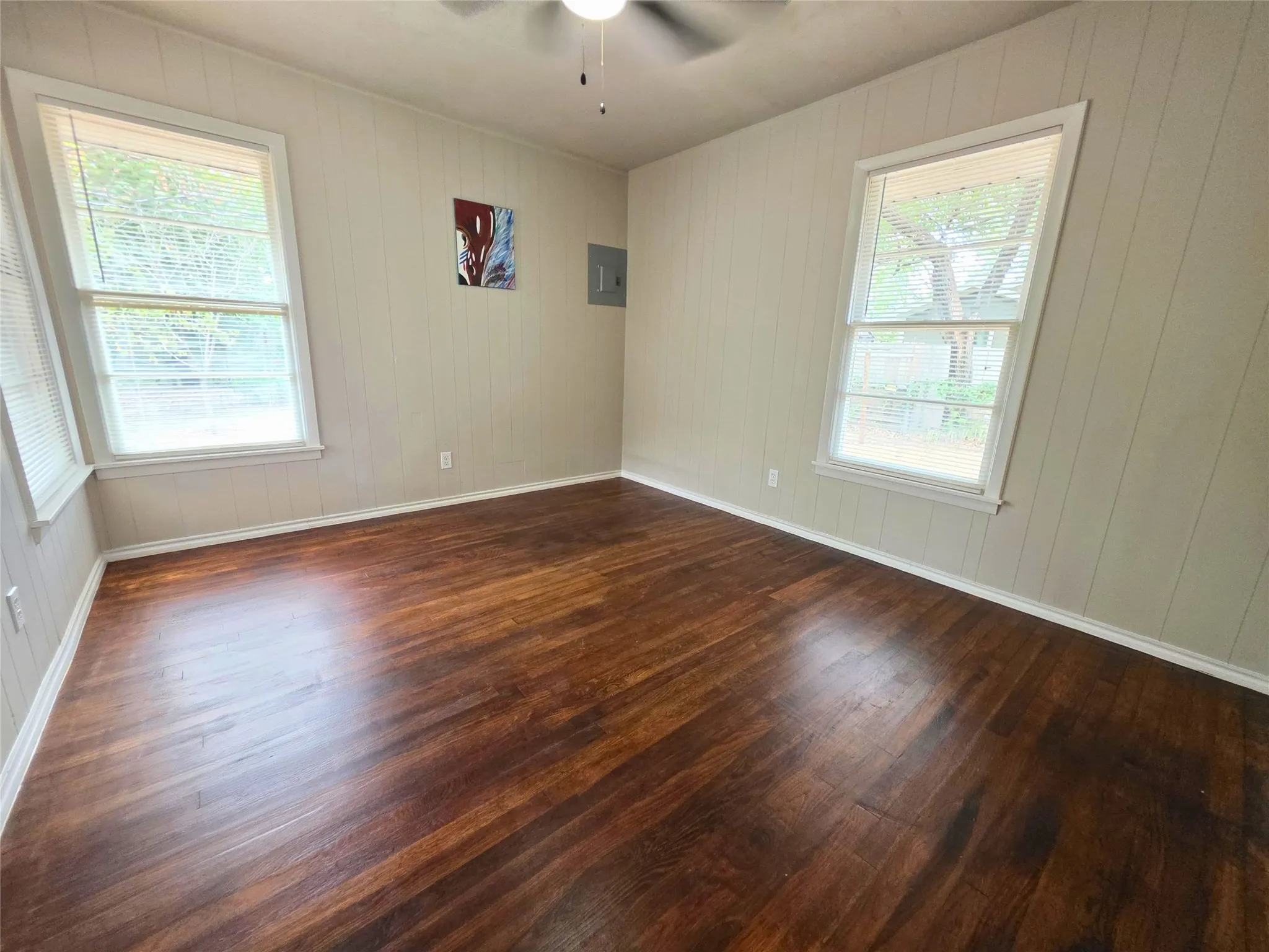 Single Family Residence For Sale in Tarrant County , 424 E Ellen Avenue, Hurst, Texas 76053, 3 Bedroom, 3 Bathroom, Garage spaces, 1,069 Sqft, built in 1955, mls#21380543, Real Estate Agent in Hurst, Homes For Sale in Tarrant county, Homes For Sale in Hurst, Realtor in Hurst Texas, Real Estate Brokerage Independent Realty Texas, Luminita Cordes Realtor
