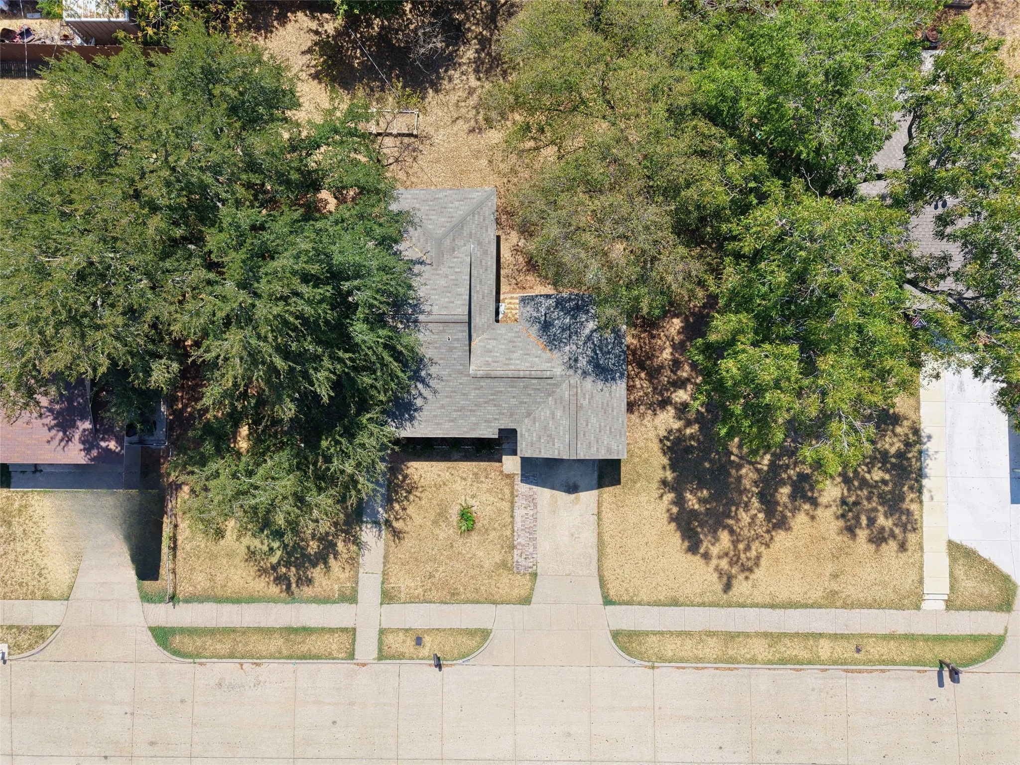 Single Family Residence For Sale in Tarrant County , 424 E Ellen Avenue, Hurst, Texas 76053, 3 Bedroom, 3 Bathroom, Garage spaces, 1,069 Sqft, built in 1955, mls#21380543, Real Estate Agent in Hurst, Homes For Sale in Tarrant county, Homes For Sale in Hurst, Realtor in Hurst Texas, Real Estate Brokerage Independent Realty Texas, Luminita Cordes Realtor