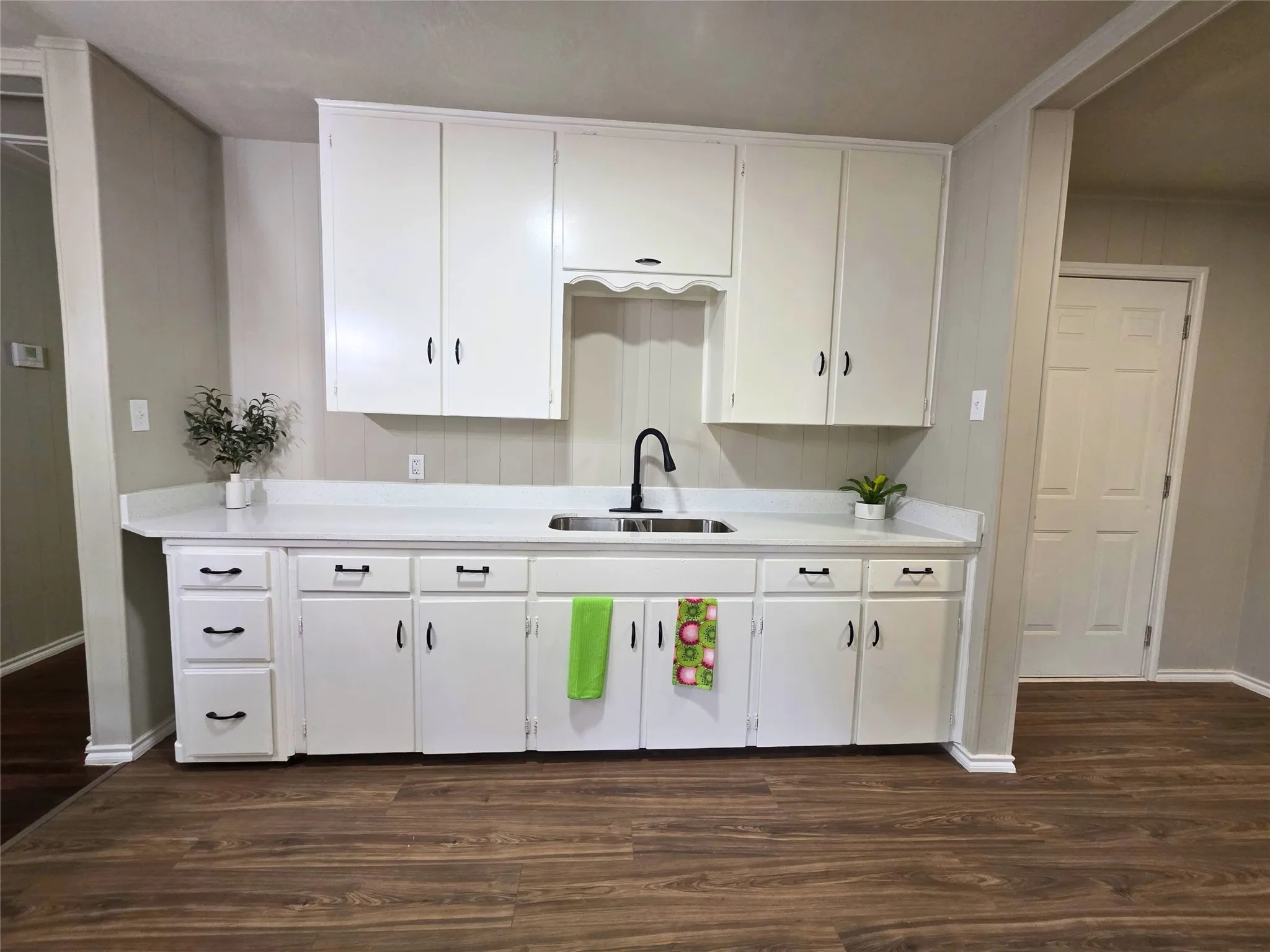 Single Family Residence For Sale in Tarrant County , 424 E Ellen Avenue, Hurst, Texas 76053, 3 Bedroom, 3 Bathroom, Garage spaces, 1,069 Sqft, built in 1955, mls#21380543, Real Estate Agent in Hurst, Homes For Sale in Tarrant county, Homes For Sale in Hurst, Realtor in Hurst Texas, Real Estate Brokerage Independent Realty Texas, Luminita Cordes Realtor