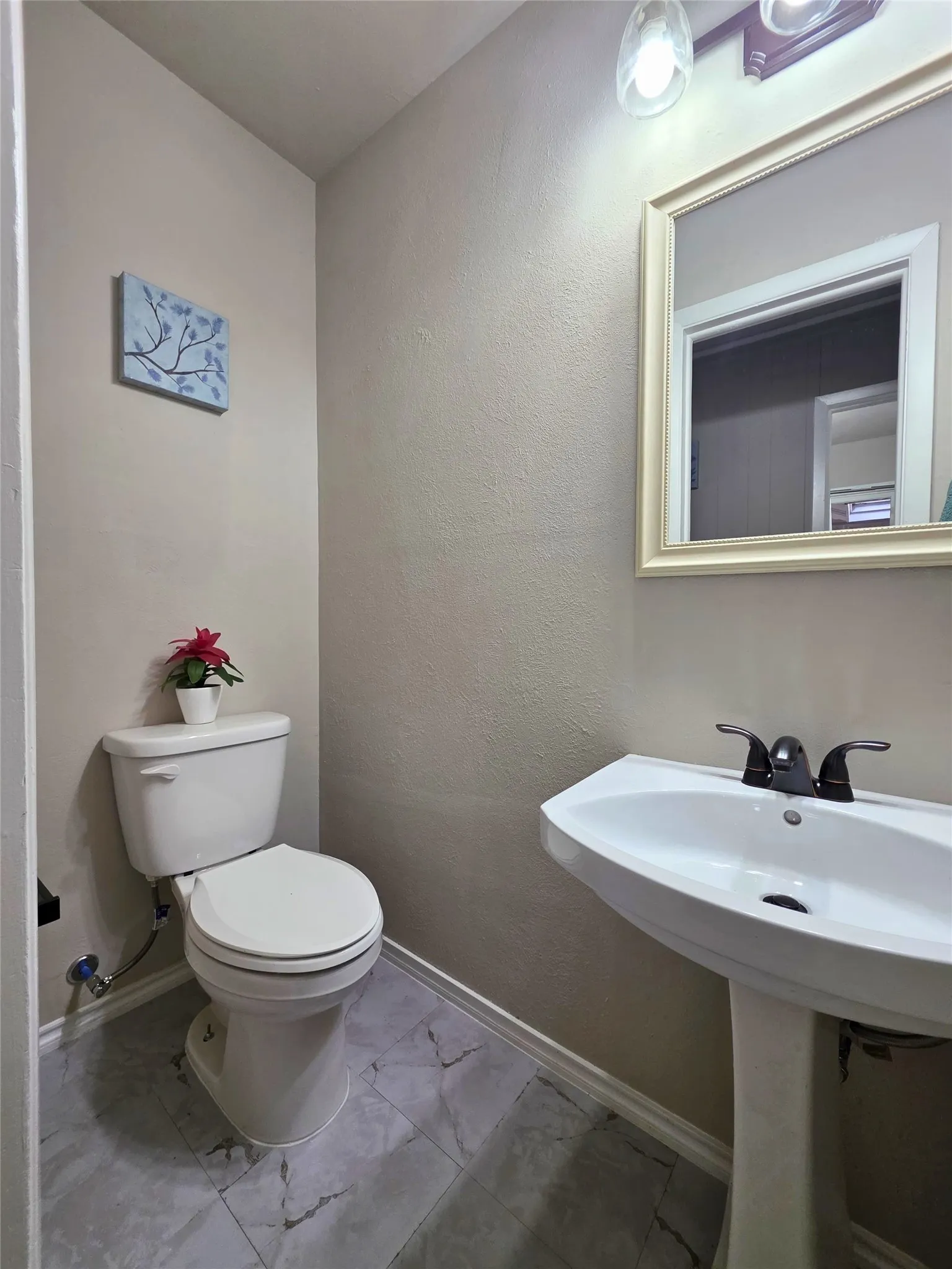 Single Family Residence For Sale in Tarrant County , 424 E Ellen Avenue, Hurst, Texas 76053, 3 Bedroom, 3 Bathroom, Garage spaces, 1,069 Sqft, built in 1955, mls#21380543, Real Estate Agent in Hurst, Homes For Sale in Tarrant county, Homes For Sale in Hurst, Realtor in Hurst Texas, Real Estate Brokerage Independent Realty Texas, Luminita Cordes Realtor