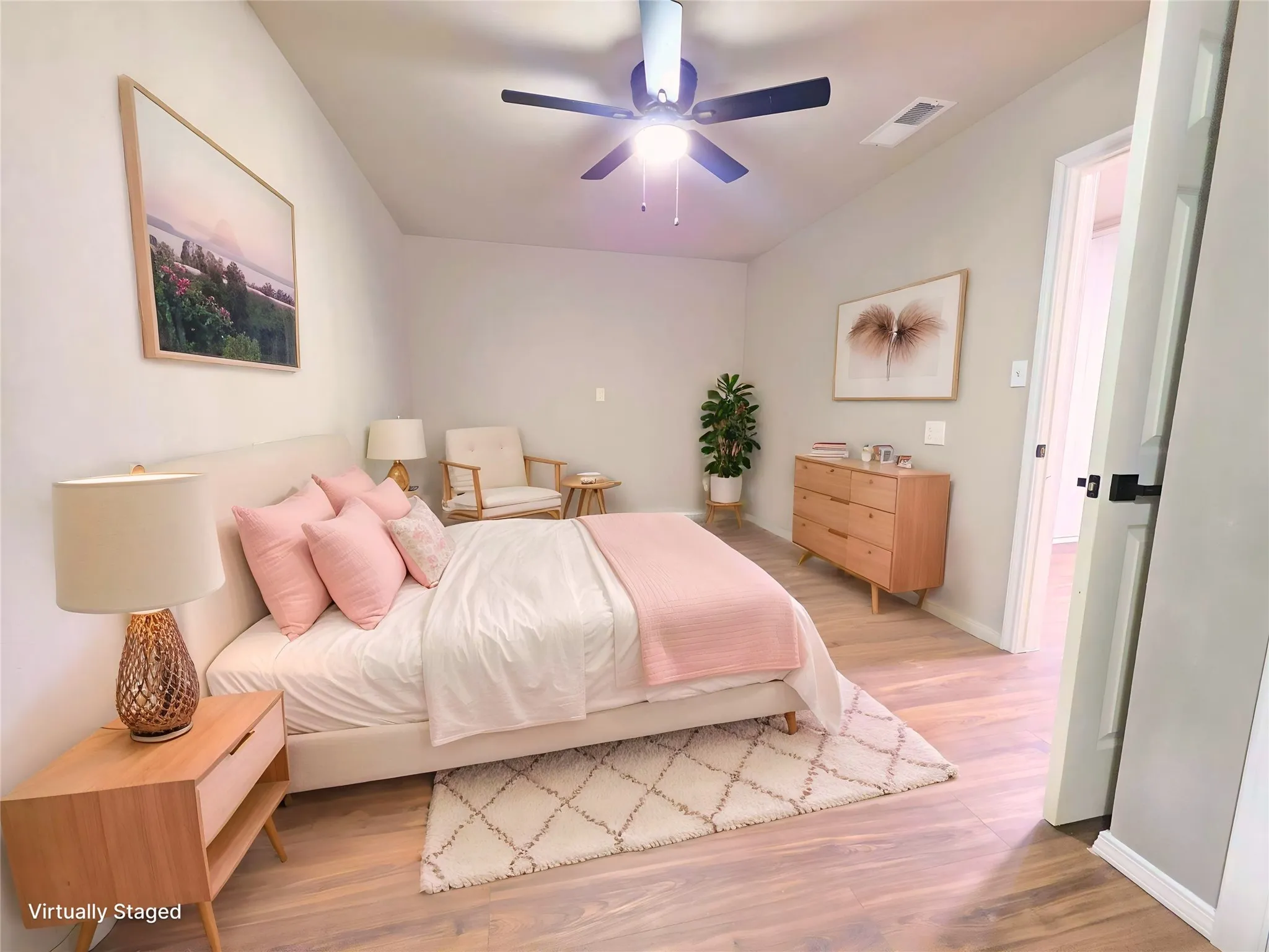 Single Family Residence For Sale in Tarrant County , 424 E Ellen Avenue, Hurst, Texas 76053, 3 Bedroom, 3 Bathroom, Garage spaces, 1,069 Sqft, built in 1955, mls#21380543, Real Estate Agent in Hurst, Homes For Sale in Tarrant county, Homes For Sale in Hurst, Realtor in Hurst Texas, Real Estate Brokerage Independent Realty Texas, Luminita Cordes Realtor