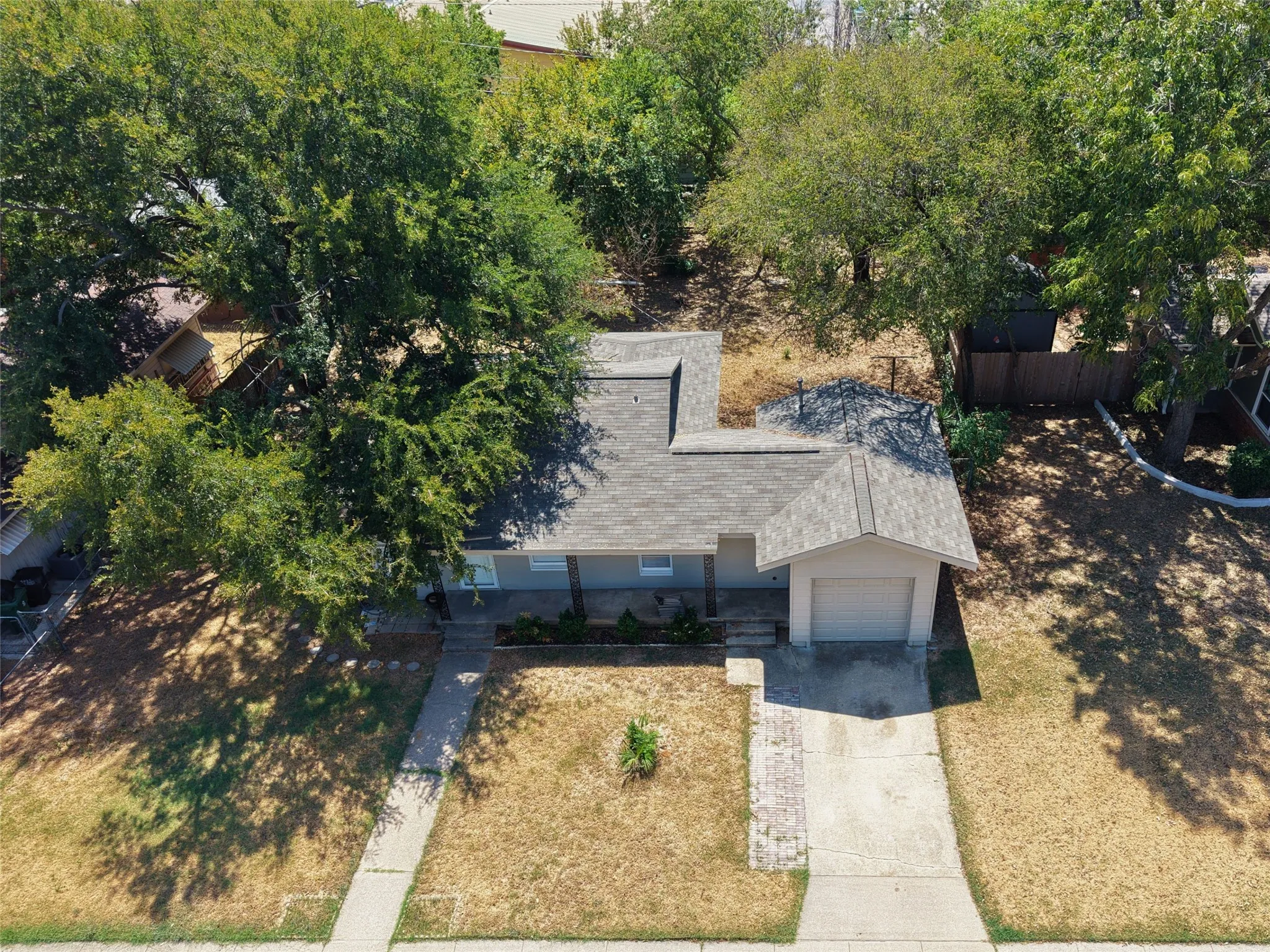 Single Family Residence For Sale in Tarrant County , 424 E Ellen Avenue, Hurst, Texas 76053, 3 Bedroom, 3 Bathroom, Garage spaces, 1,069 Sqft, built in 1955, mls#21380543, Real Estate Agent in Hurst, Homes For Sale in Tarrant county, Homes For Sale in Hurst, Realtor in Hurst Texas, Real Estate Brokerage Independent Realty Texas, Luminita Cordes Realtor