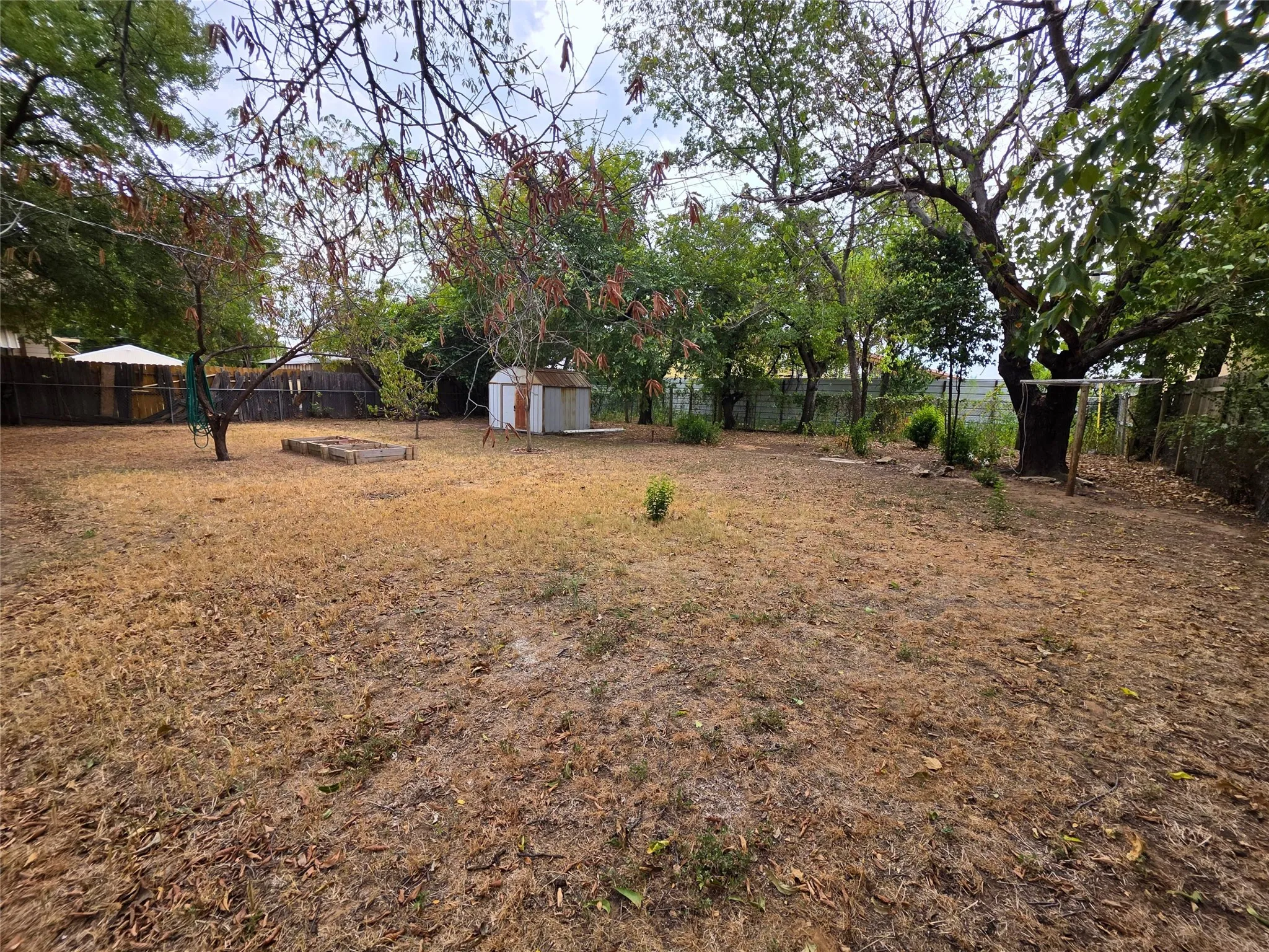 Single Family Residence For Sale in Tarrant County , 424 E Ellen Avenue, Hurst, Texas 76053, 3 Bedroom, 3 Bathroom, Garage spaces, 1,069 Sqft, built in 1955, mls#21380543, Real Estate Agent in Hurst, Homes For Sale in Tarrant county, Homes For Sale in Hurst, Realtor in Hurst Texas, Real Estate Brokerage Independent Realty Texas, Luminita Cordes Realtor