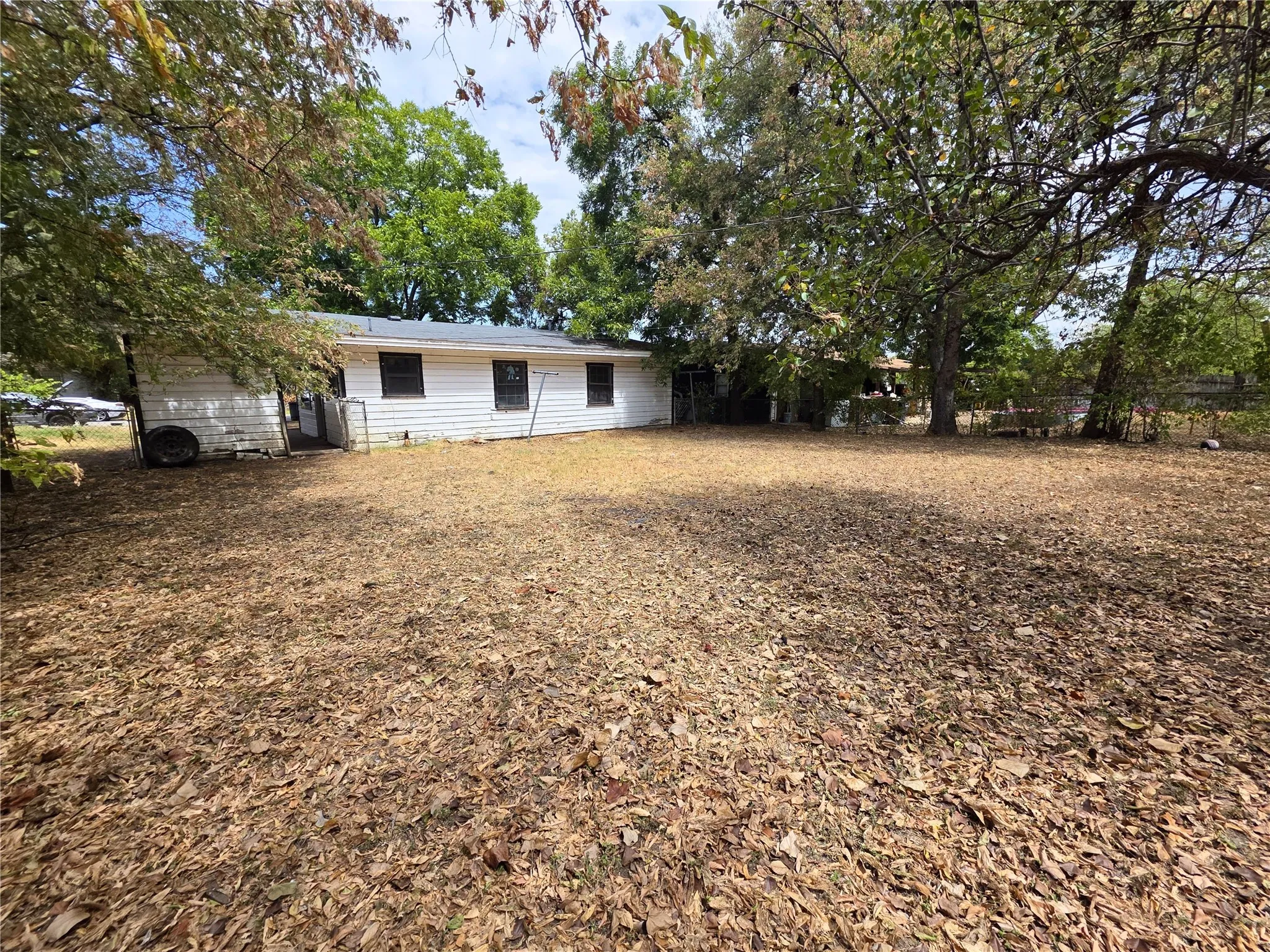 Single Family Residence For Sale in Tarrant County , 4424 Littlejohn Avenue, Fort Worth, Texas 76105, 3 Bedroom, 1 Bathroom, Garage spaces, 901 Sqft, built in 1955, mls#21385099, Real Estate Agent in Fort Worth, Homes For Sale in Tarrant county, Homes For Sale in Fort Worth, Realtor in Fort Worth Texas, Real Estate Brokerage Independent Realty Texas, Luminita Cordes Realtor