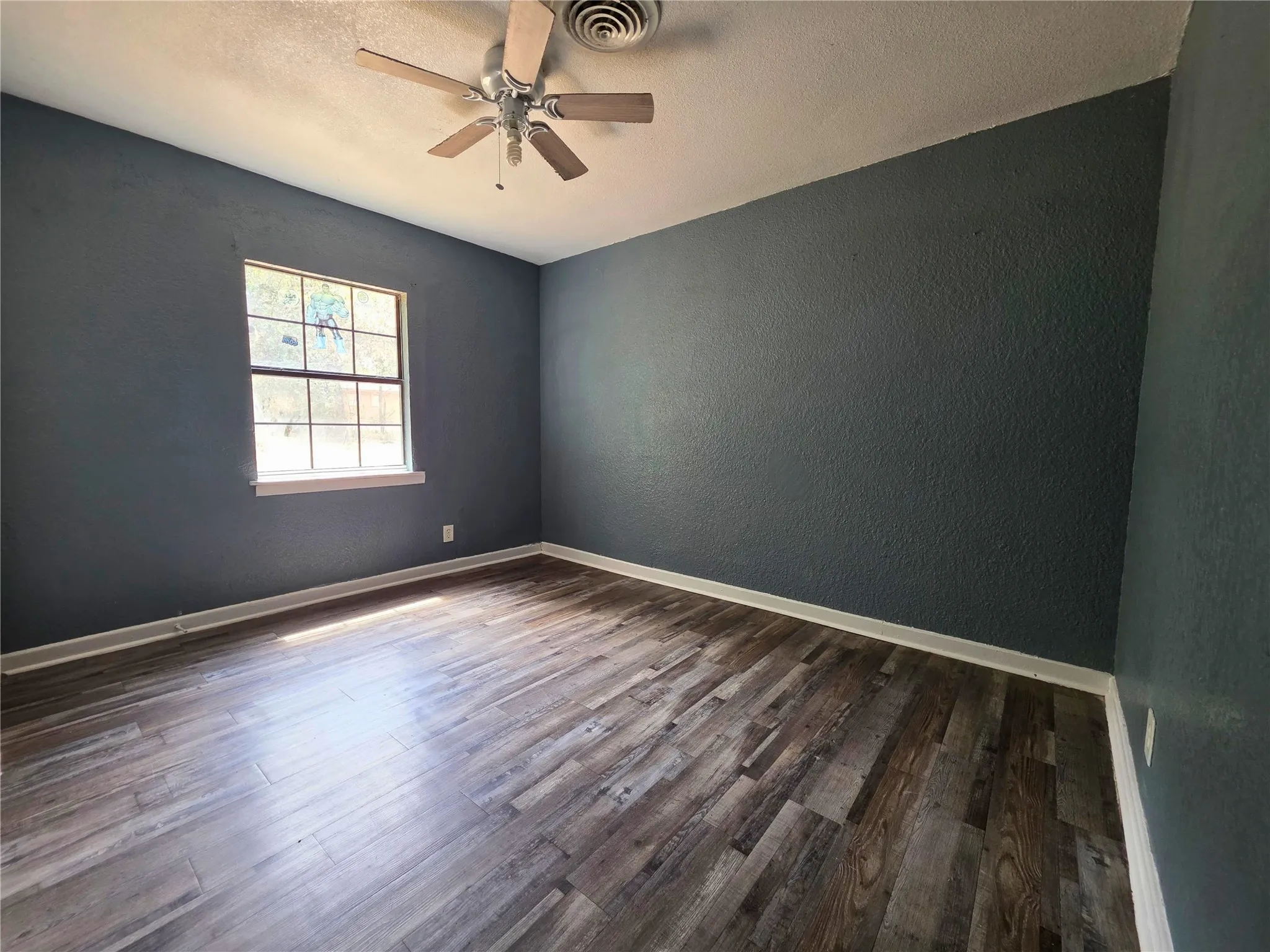 Single Family Residence For Sale in Tarrant County , 4424 Littlejohn Avenue, Fort Worth, Texas 76105, 3 Bedroom, 1 Bathroom, Garage spaces, 901 Sqft, built in 1955, mls#21385099, Real Estate Agent in Fort Worth, Homes For Sale in Tarrant county, Homes For Sale in Fort Worth, Realtor in Fort Worth Texas, Real Estate Brokerage Independent Realty Texas, Luminita Cordes Realtor