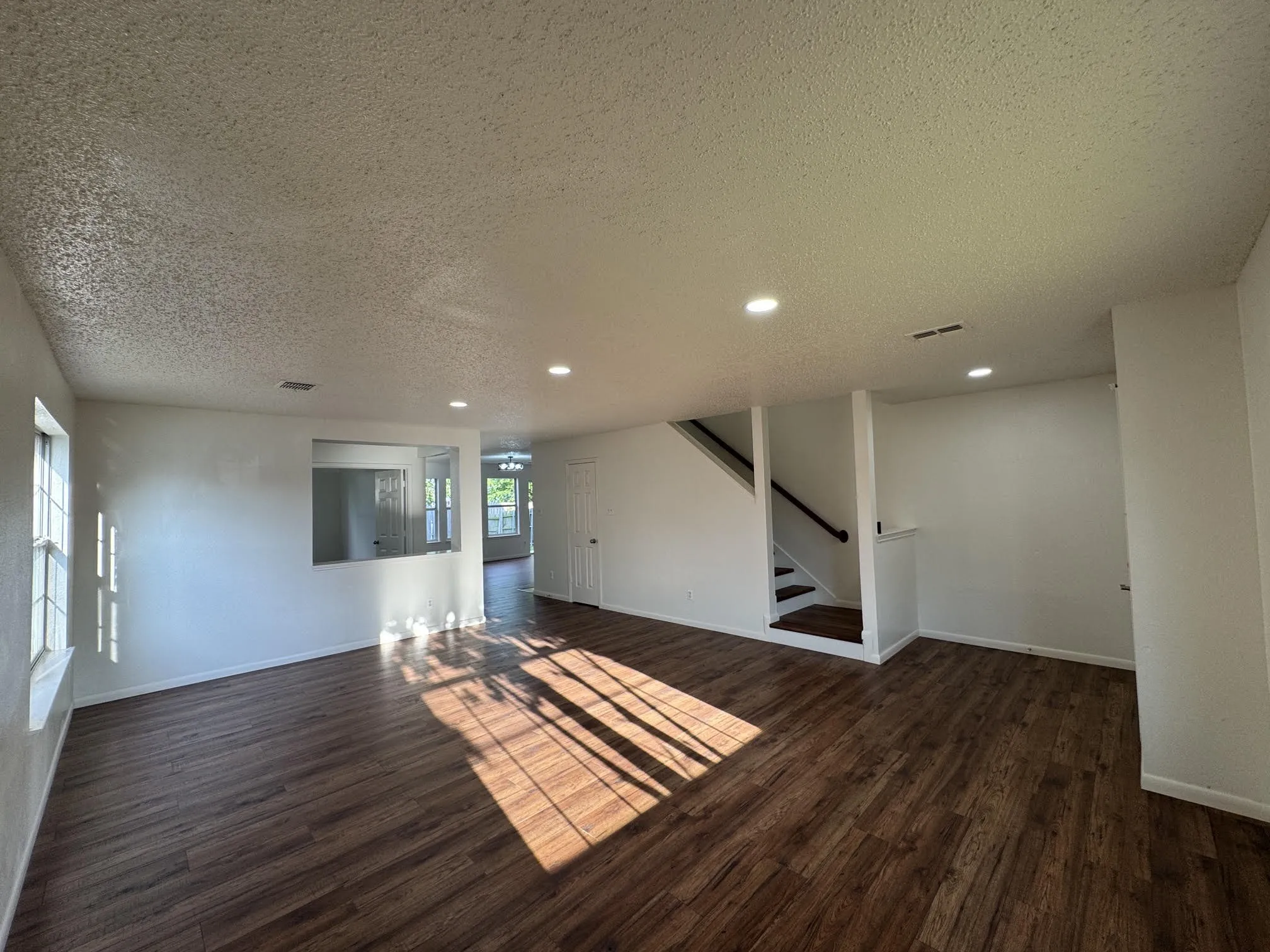 Single Family Residence For Rent in Tarrant County , 7305 Marsland Lane, Arlington, Texas 76001, 5 Bedroom, 3 Bathroom, 2 Garage spaces, 2,450 Sqft, built in 2001, mls#21385959, Real Estate Agent in Arlington, Homes For Rent in Tarrant county, Homes For Rent in Arlington, Realtor in Arlington Texas, Real Estate Brokerage Independent Realty Texas, Luminita Cordes Realtor