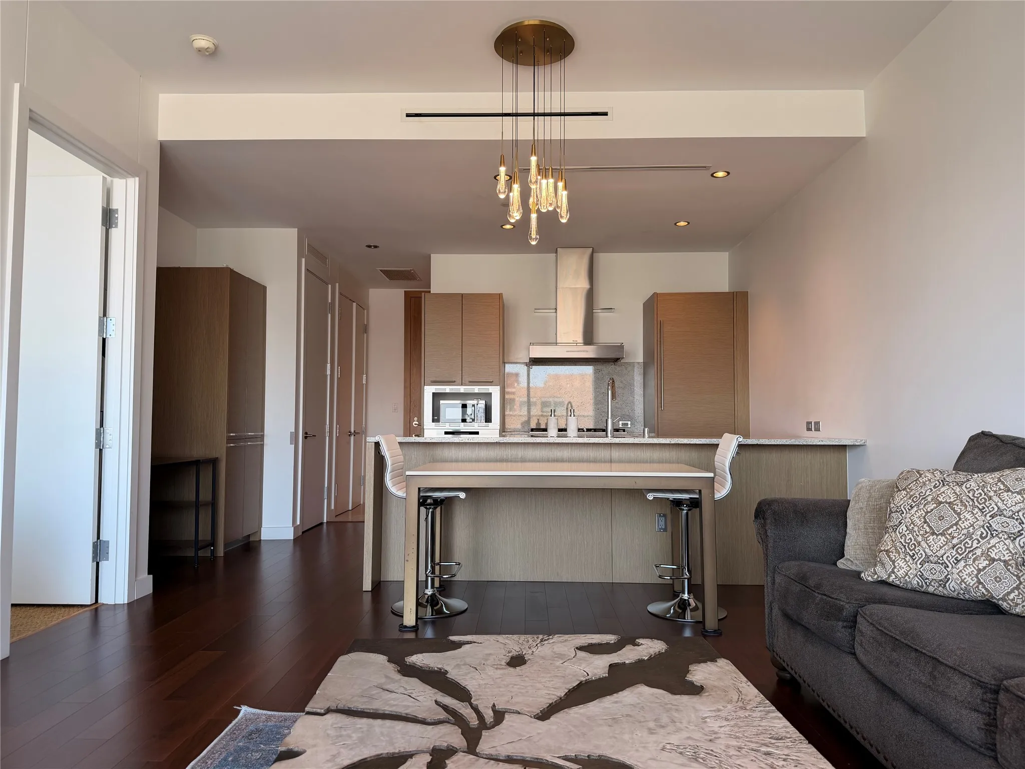 Condominium For Rent in Dallas County , 2900 Mckinnon Street 2507, Dallas, Texas 75201, 1 Bedroom, 2 Bathroom, 2 Garage spaces, 881 Sqft, built in 2005, mls#21383003, Real Estate Agent in Dallas, Homes For Rent in Dallas county, Homes For Rent in Dallas, Realtor in Dallas Texas, Real Estate Brokerage Independent Realty Texas, Luminita Cordes Realtor