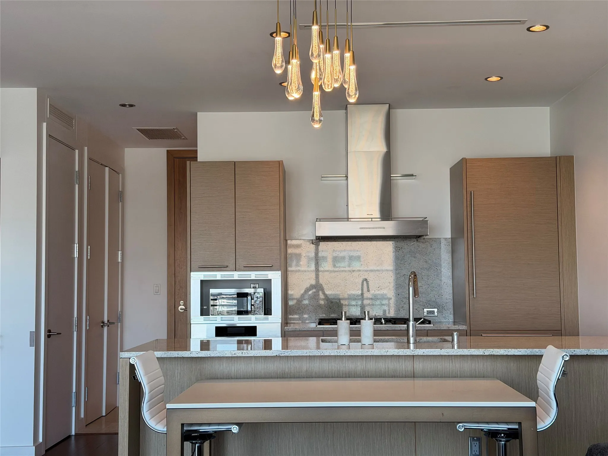 Condominium For Rent in Dallas County , 2900 Mckinnon Street 2507, Dallas, Texas 75201, 1 Bedroom, 2 Bathroom, 2 Garage spaces, 881 Sqft, built in 2005, mls#21383003, Real Estate Agent in Dallas, Homes For Rent in Dallas county, Homes For Rent in Dallas, Realtor in Dallas Texas, Real Estate Brokerage Independent Realty Texas, Luminita Cordes Realtor