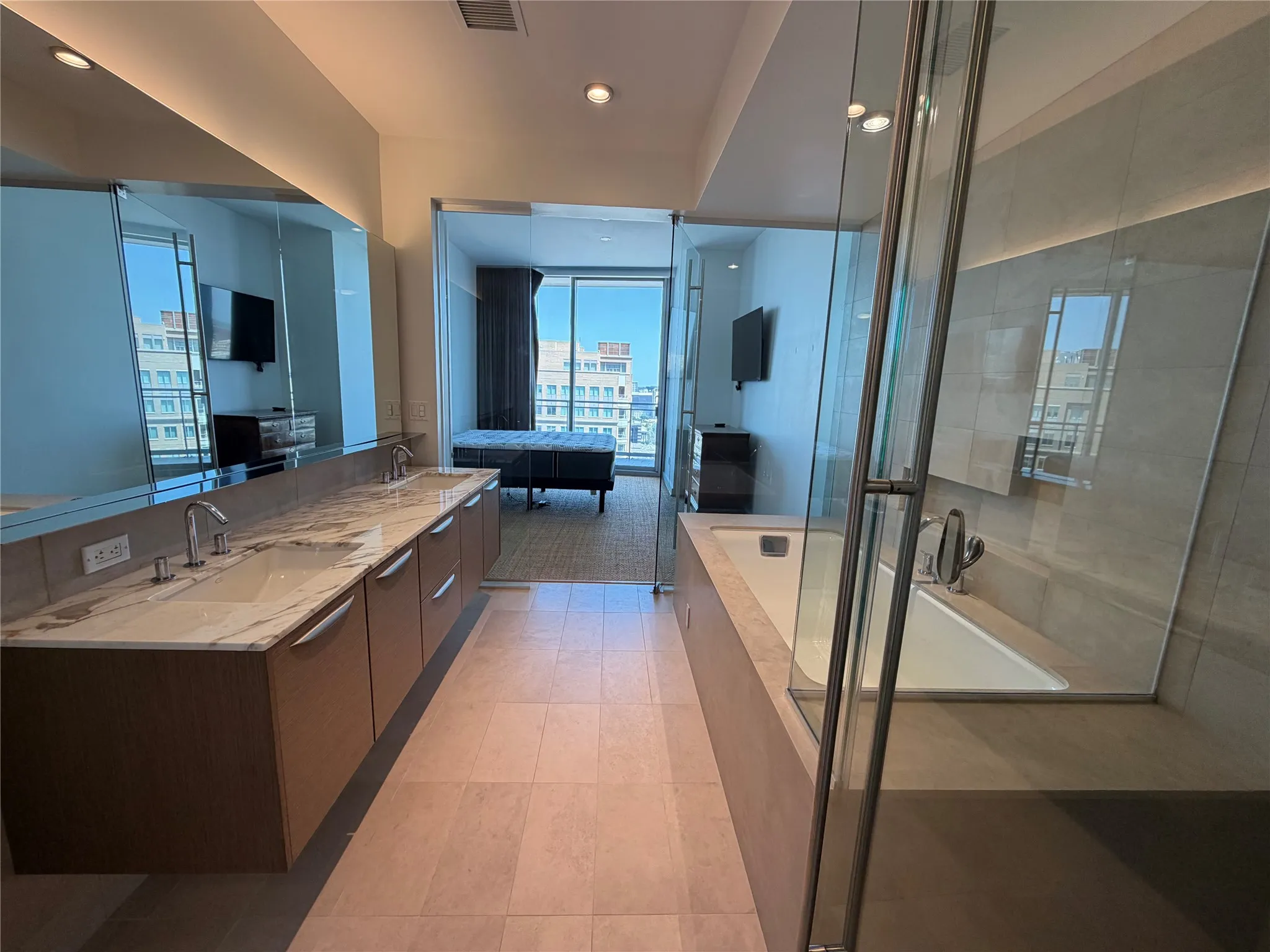 Condominium For Rent in Dallas County , 2900 Mckinnon Street 2507, Dallas, Texas 75201, 1 Bedroom, 2 Bathroom, 2 Garage spaces, 881 Sqft, built in 2005, mls#21383003, Real Estate Agent in Dallas, Homes For Rent in Dallas county, Homes For Rent in Dallas, Realtor in Dallas Texas, Real Estate Brokerage Independent Realty Texas, Luminita Cordes Realtor