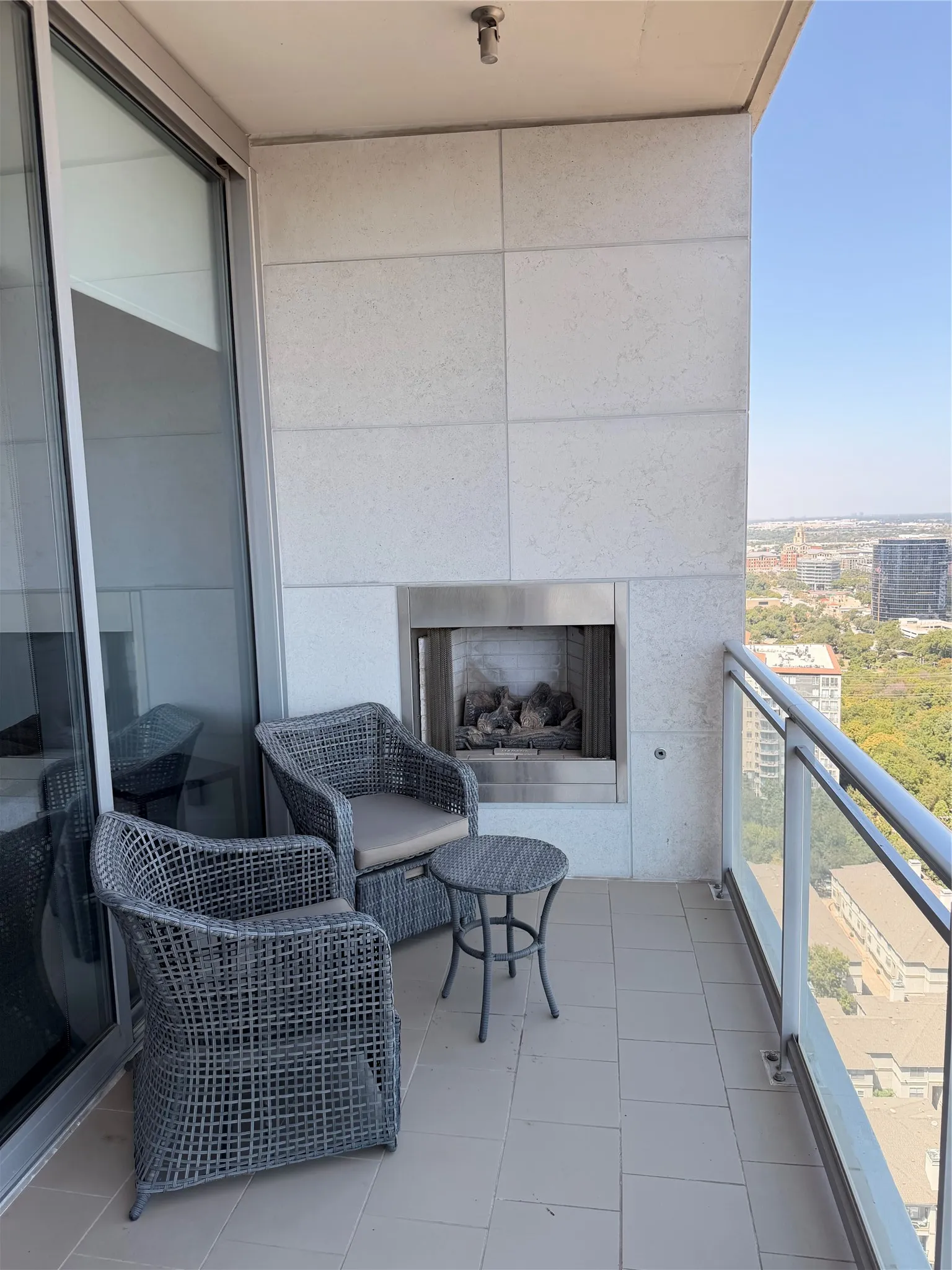 Condominium For Rent in Dallas County , 2900 Mckinnon Street 2507, Dallas, Texas 75201, 1 Bedroom, 2 Bathroom, 2 Garage spaces, 881 Sqft, built in 2005, mls#21383003, Real Estate Agent in Dallas, Homes For Rent in Dallas county, Homes For Rent in Dallas, Realtor in Dallas Texas, Real Estate Brokerage Independent Realty Texas, Luminita Cordes Realtor