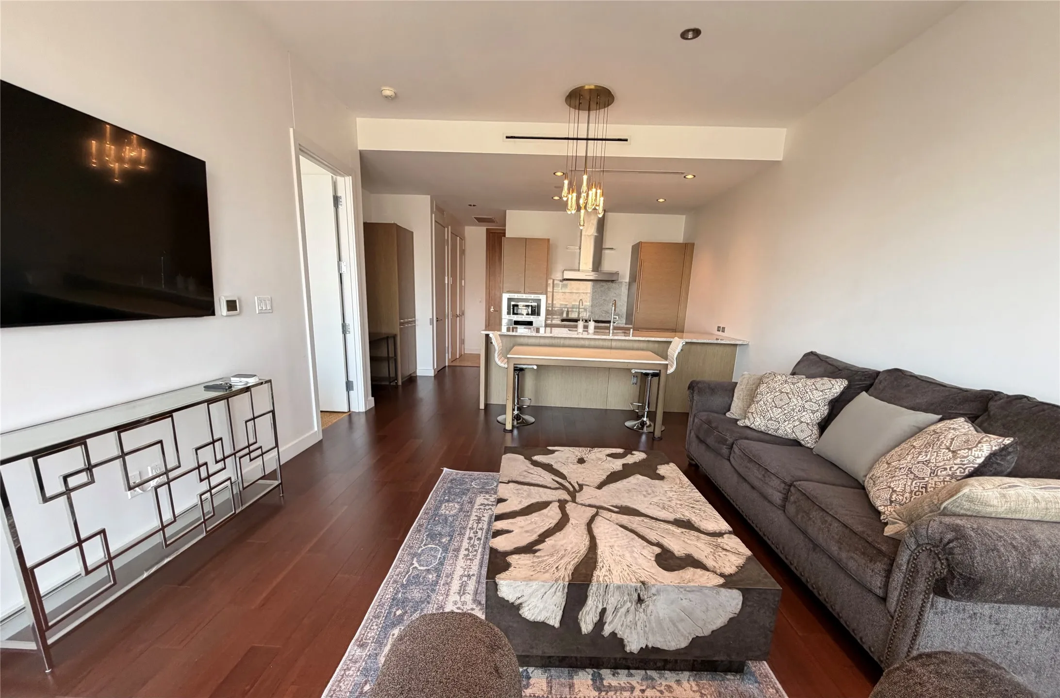 Condominium For Rent in Dallas County , 2900 Mckinnon Street 2507, Dallas, Texas 75201, 1 Bedroom, 2 Bathroom, 2 Garage spaces, 881 Sqft, built in 2005, mls#21383003, Real Estate Agent in Dallas, Homes For Rent in Dallas county, Homes For Rent in Dallas, Realtor in Dallas Texas, Real Estate Brokerage Independent Realty Texas, Luminita Cordes Realtor