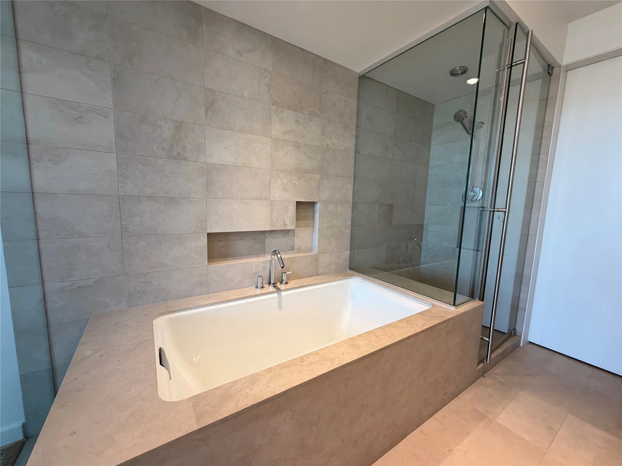 Condominium For Rent in Dallas County , 2900 Mckinnon Street 2507, Dallas, Texas 75201, 1 Bedroom, 2 Bathroom, 2 Garage spaces, 881 Sqft, built in 2005, mls#21383003, Real Estate Agent in Dallas, Homes For Rent in Dallas county, Homes For Rent in Dallas, Realtor in Dallas Texas, Real Estate Brokerage Independent Realty Texas, Luminita Cordes Realtor