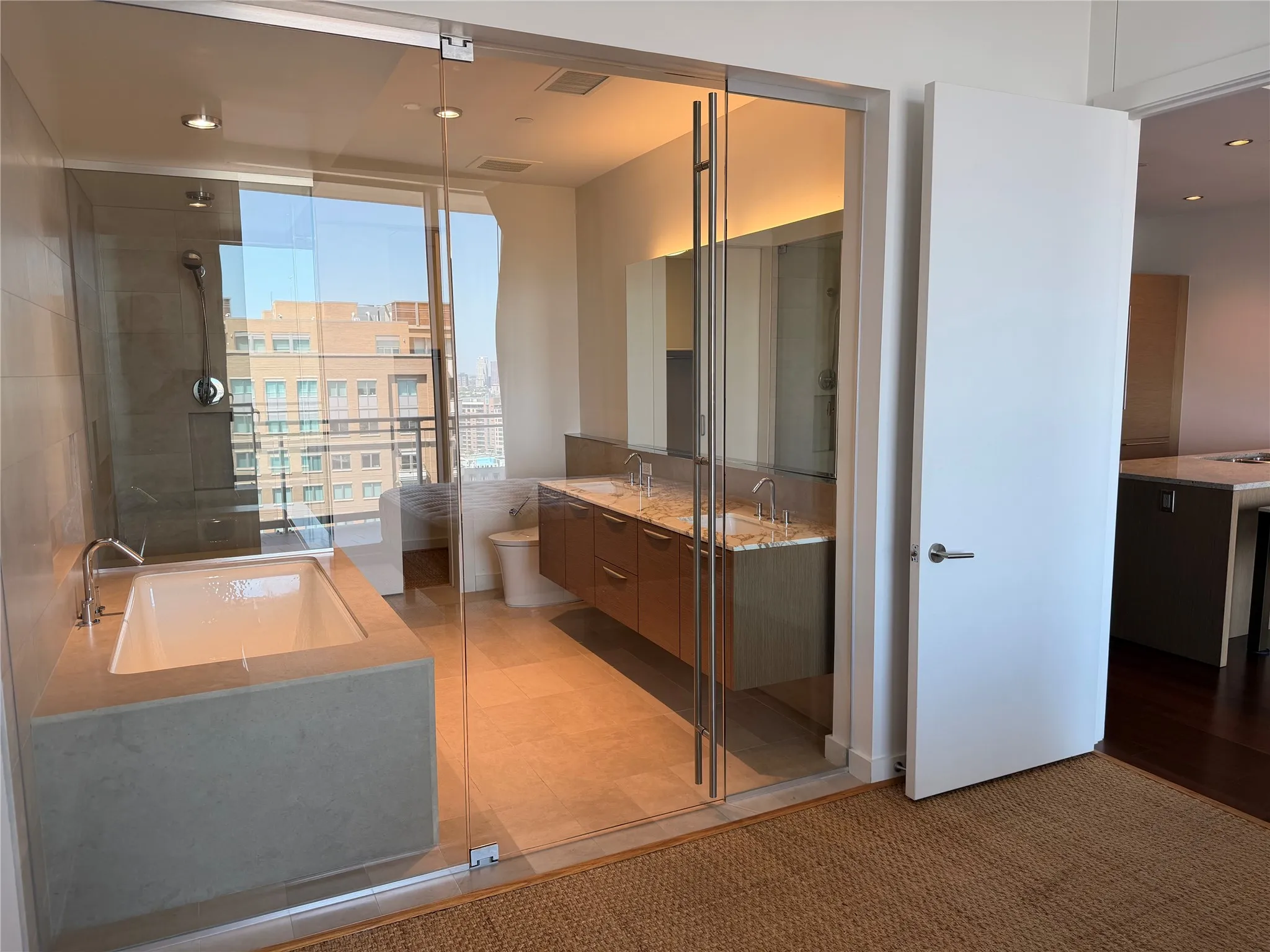 Condominium For Rent in Dallas County , 2900 Mckinnon Street 2507, Dallas, Texas 75201, 1 Bedroom, 2 Bathroom, 2 Garage spaces, 881 Sqft, built in 2005, mls#21383003, Real Estate Agent in Dallas, Homes For Rent in Dallas county, Homes For Rent in Dallas, Realtor in Dallas Texas, Real Estate Brokerage Independent Realty Texas, Luminita Cordes Realtor