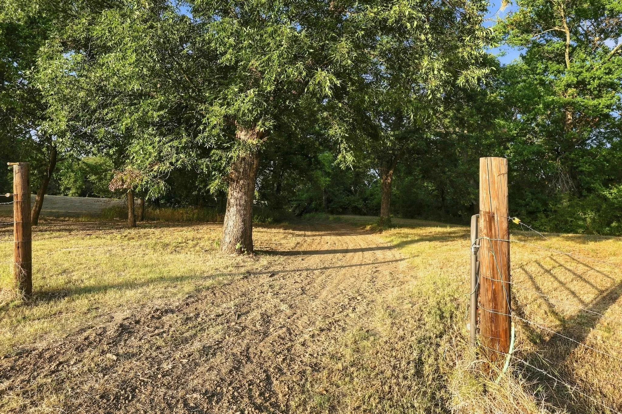 Farm For Sale in Grayson County , 3303 & 3407 Gage Road, Sherman, Texas 75092, 3 Bedroom, 3 Bathroom, 2 Garage spaces, 1,750 Sqft, built in 2015, mls#21364227, Real Estate Agent in Sherman, Homes For Sale in Grayson county, Homes For Sale in Sherman, Realtor in Sherman Texas, Real Estate Brokerage Independent Realty Texas, Luminita Cordes Realtor