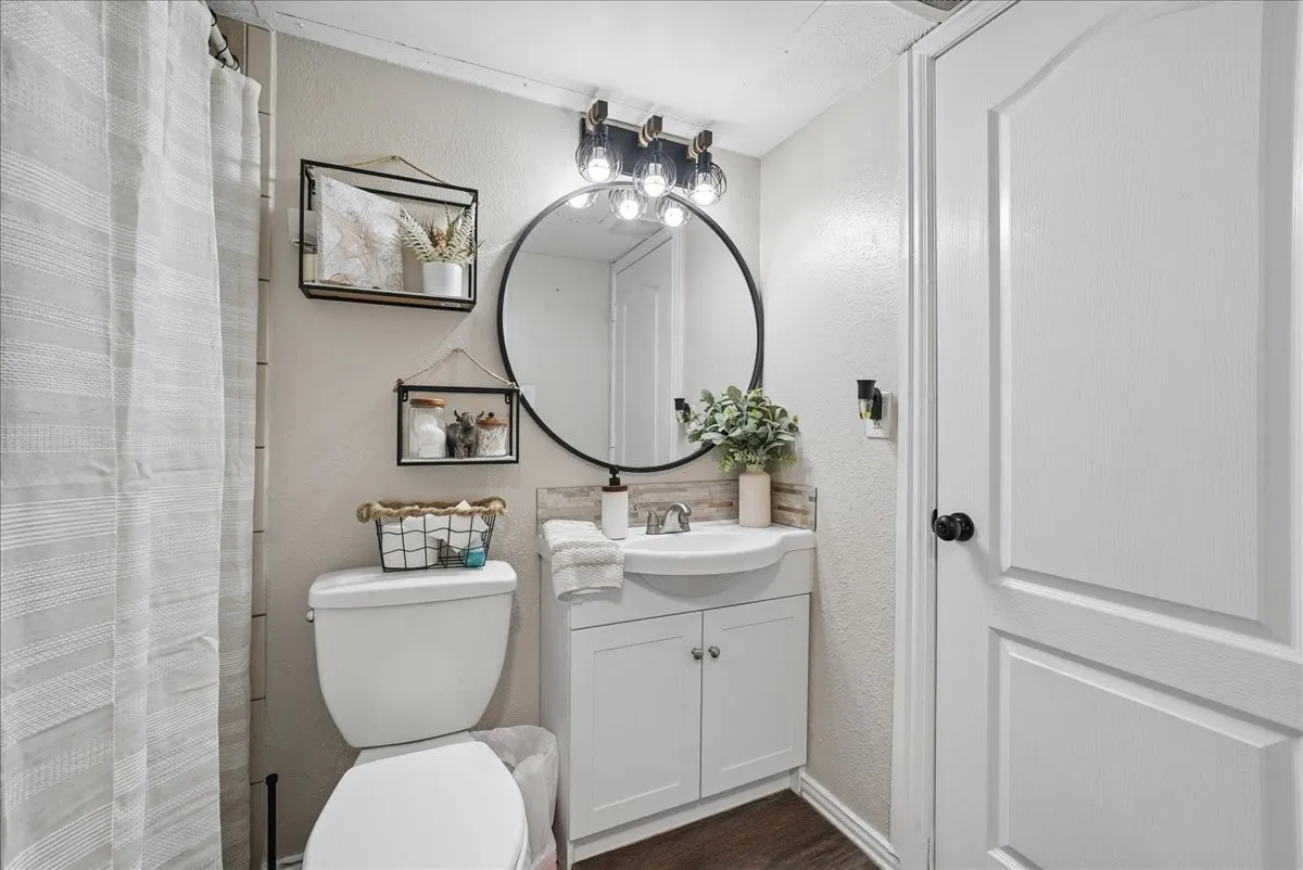 Single Family Residence For Sale in Tarrant County , 2111 Sharpshire Lane, Arlington, Texas 76014, 4 Bedroom, 3 Bathroom, 1 Garage spaces, 1,532 Sqft, built in 1982, mls#21385964, Real Estate Agent in Arlington, Homes For Sale in Tarrant county, Homes For Sale in Arlington, Realtor in Arlington Texas, Real Estate Brokerage Independent Realty Texas, Luminita Cordes Realtor