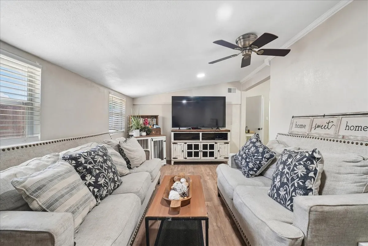 Single Family Residence For Sale in Tarrant County , 2111 Sharpshire Lane, Arlington, Texas 76014, 4 Bedroom, 3 Bathroom, 1 Garage spaces, 1,532 Sqft, built in 1982, mls#21385964, Real Estate Agent in Arlington, Homes For Sale in Tarrant county, Homes For Sale in Arlington, Realtor in Arlington Texas, Real Estate Brokerage Independent Realty Texas, Luminita Cordes Realtor