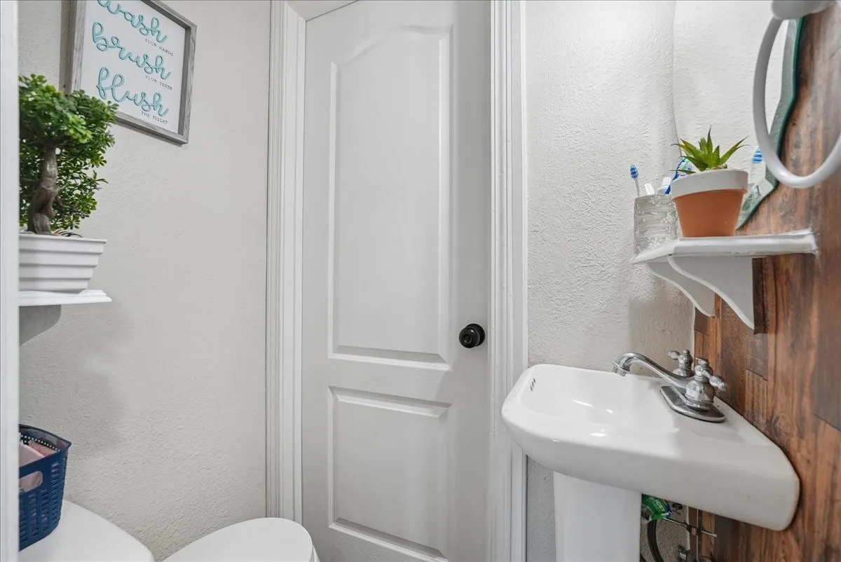 Single Family Residence For Sale in Tarrant County , 2111 Sharpshire Lane, Arlington, Texas 76014, 4 Bedroom, 3 Bathroom, 1 Garage spaces, 1,532 Sqft, built in 1982, mls#21385964, Real Estate Agent in Arlington, Homes For Sale in Tarrant county, Homes For Sale in Arlington, Realtor in Arlington Texas, Real Estate Brokerage Independent Realty Texas, Luminita Cordes Realtor