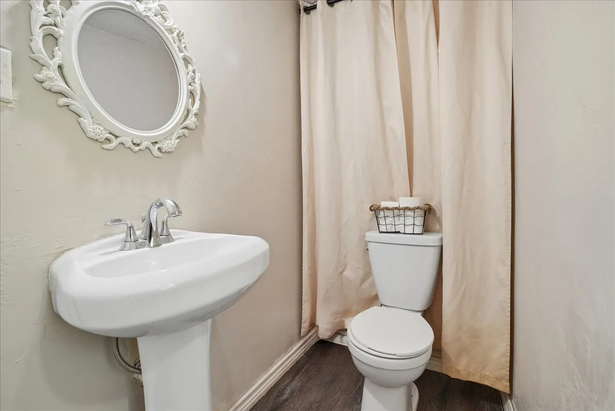 Single Family Residence For Sale in Tarrant County , 2111 Sharpshire Lane, Arlington, Texas 76014, 4 Bedroom, 3 Bathroom, 1 Garage spaces, 1,532 Sqft, built in 1982, mls#21385964, Real Estate Agent in Arlington, Homes For Sale in Tarrant county, Homes For Sale in Arlington, Realtor in Arlington Texas, Real Estate Brokerage Independent Realty Texas, Luminita Cordes Realtor