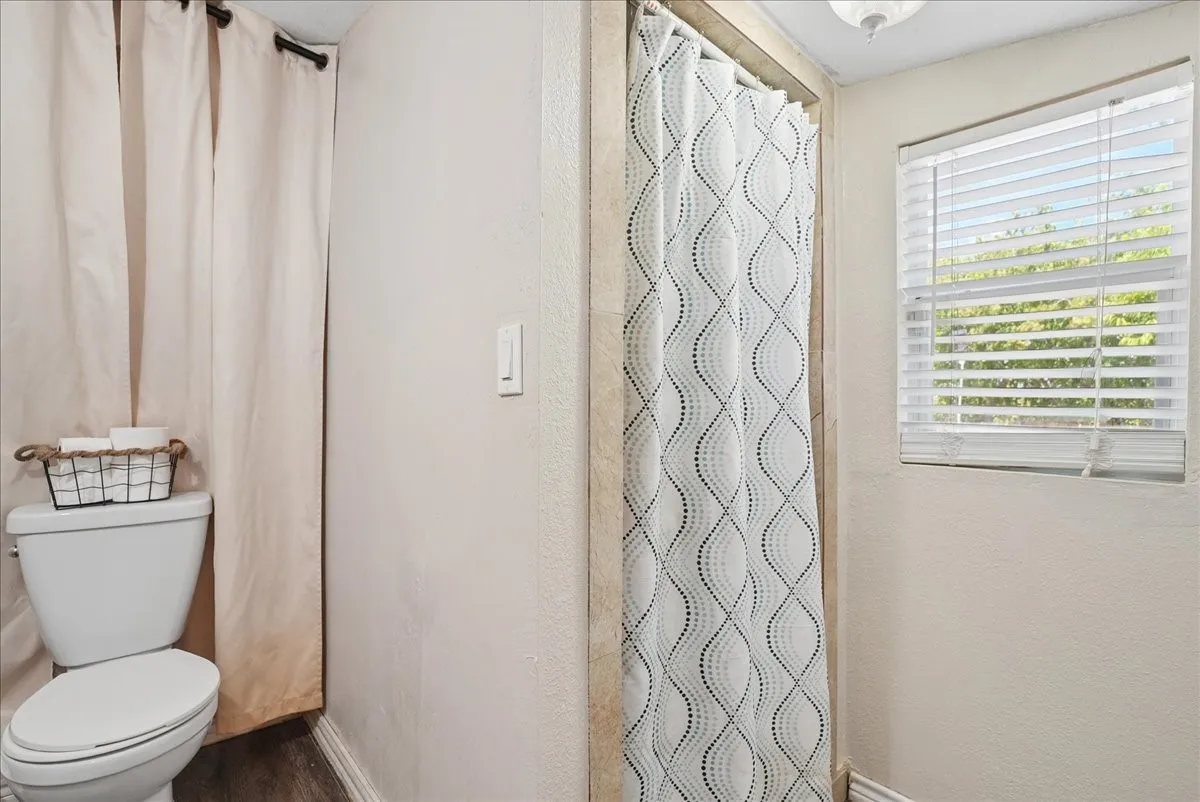 Single Family Residence For Sale in Tarrant County , 2111 Sharpshire Lane, Arlington, Texas 76014, 4 Bedroom, 3 Bathroom, 1 Garage spaces, 1,532 Sqft, built in 1982, mls#21385964, Real Estate Agent in Arlington, Homes For Sale in Tarrant county, Homes For Sale in Arlington, Realtor in Arlington Texas, Real Estate Brokerage Independent Realty Texas, Luminita Cordes Realtor