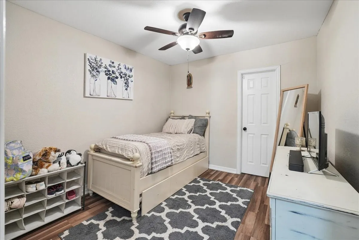 Single Family Residence For Sale in Tarrant County , 2111 Sharpshire Lane, Arlington, Texas 76014, 4 Bedroom, 3 Bathroom, 1 Garage spaces, 1,532 Sqft, built in 1982, mls#21385964, Real Estate Agent in Arlington, Homes For Sale in Tarrant county, Homes For Sale in Arlington, Realtor in Arlington Texas, Real Estate Brokerage Independent Realty Texas, Luminita Cordes Realtor