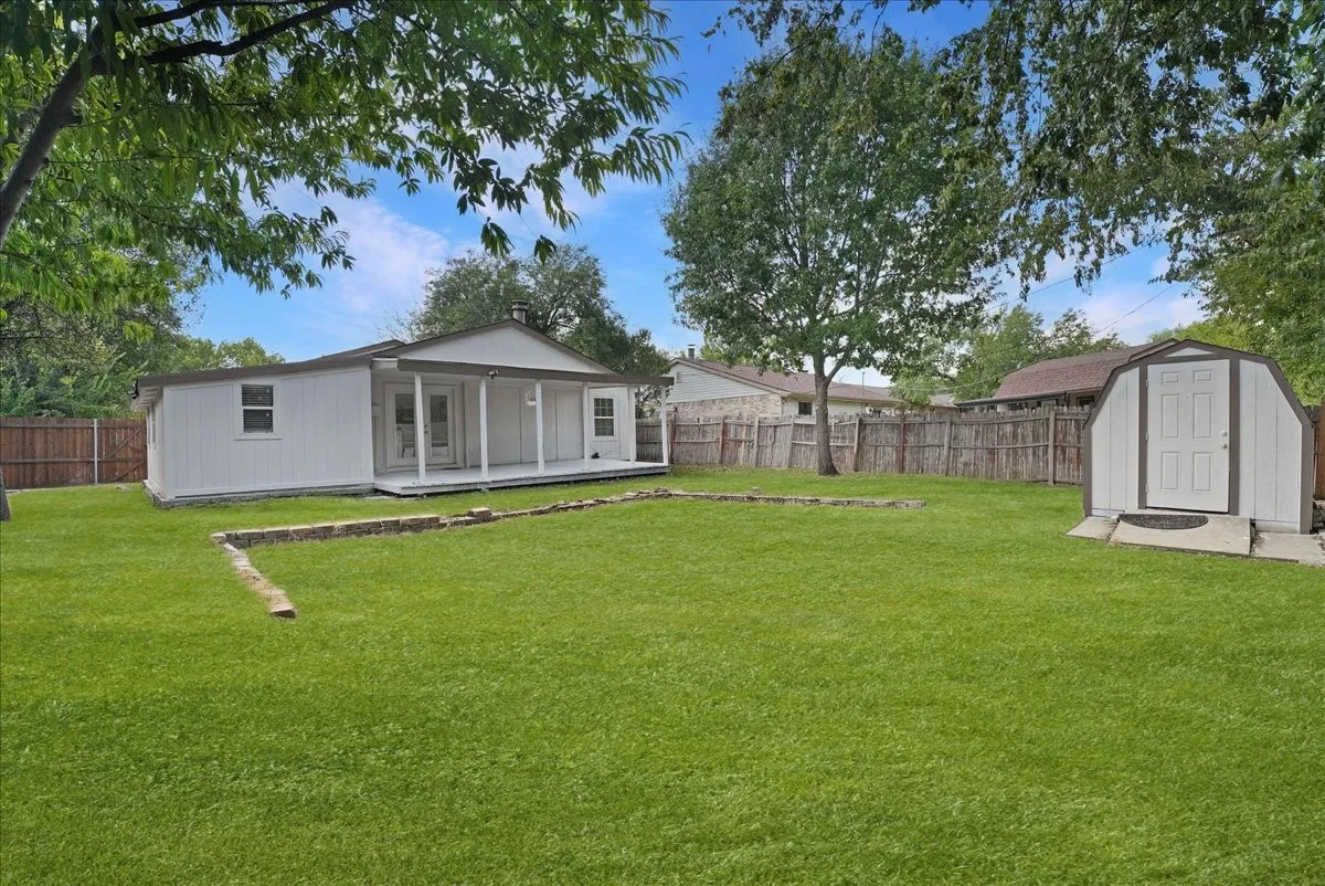 Single Family Residence For Sale in Tarrant County , 2111 Sharpshire Lane, Arlington, Texas 76014, 4 Bedroom, 3 Bathroom, 1 Garage spaces, 1,532 Sqft, built in 1982, mls#21385964, Real Estate Agent in Arlington, Homes For Sale in Tarrant county, Homes For Sale in Arlington, Realtor in Arlington Texas, Real Estate Brokerage Independent Realty Texas, Luminita Cordes Realtor