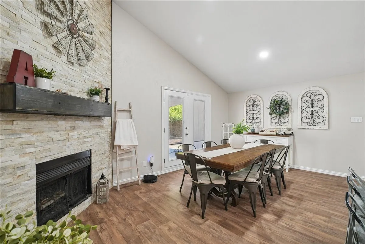 Single Family Residence For Sale in Tarrant County , 2111 Sharpshire Lane, Arlington, Texas 76014, 4 Bedroom, 3 Bathroom, 1 Garage spaces, 1,532 Sqft, built in 1982, mls#21385964, Real Estate Agent in Arlington, Homes For Sale in Tarrant county, Homes For Sale in Arlington, Realtor in Arlington Texas, Real Estate Brokerage Independent Realty Texas, Luminita Cordes Realtor
