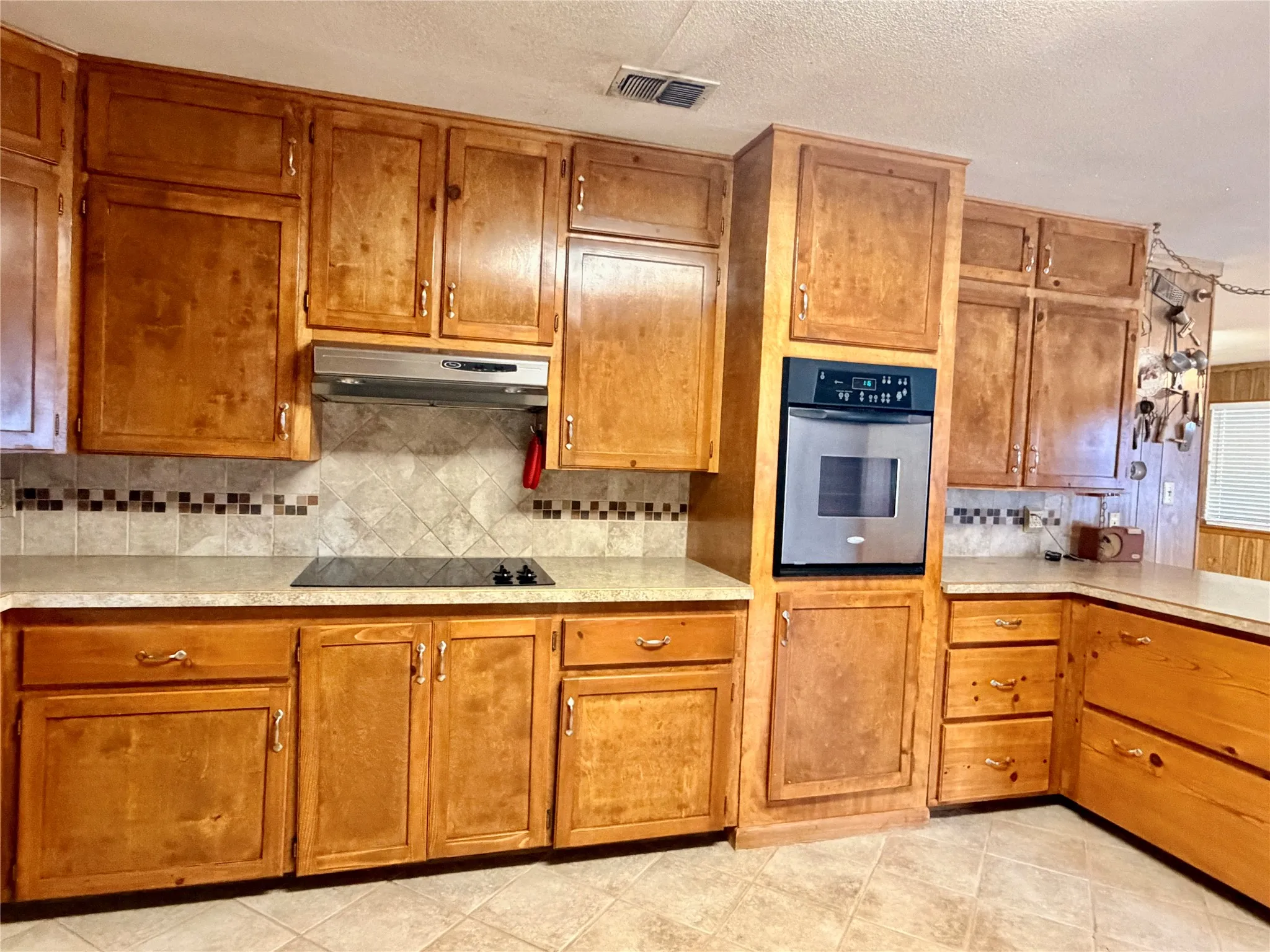 Single Family Residence For Sale in Comanche County , 200 S Speed Street, Gustine, Texas 76455, 3 Bedroom, 2 Bathroom, Garage spaces, 2,076 Sqft, built in 1979, mls#21380099, Real Estate Agent in Gustine, Homes For Sale in Comanche county, Homes For Sale in Gustine, Realtor in Gustine Texas, Real Estate Brokerage Independent Realty Texas, Luminita Cordes Realtor