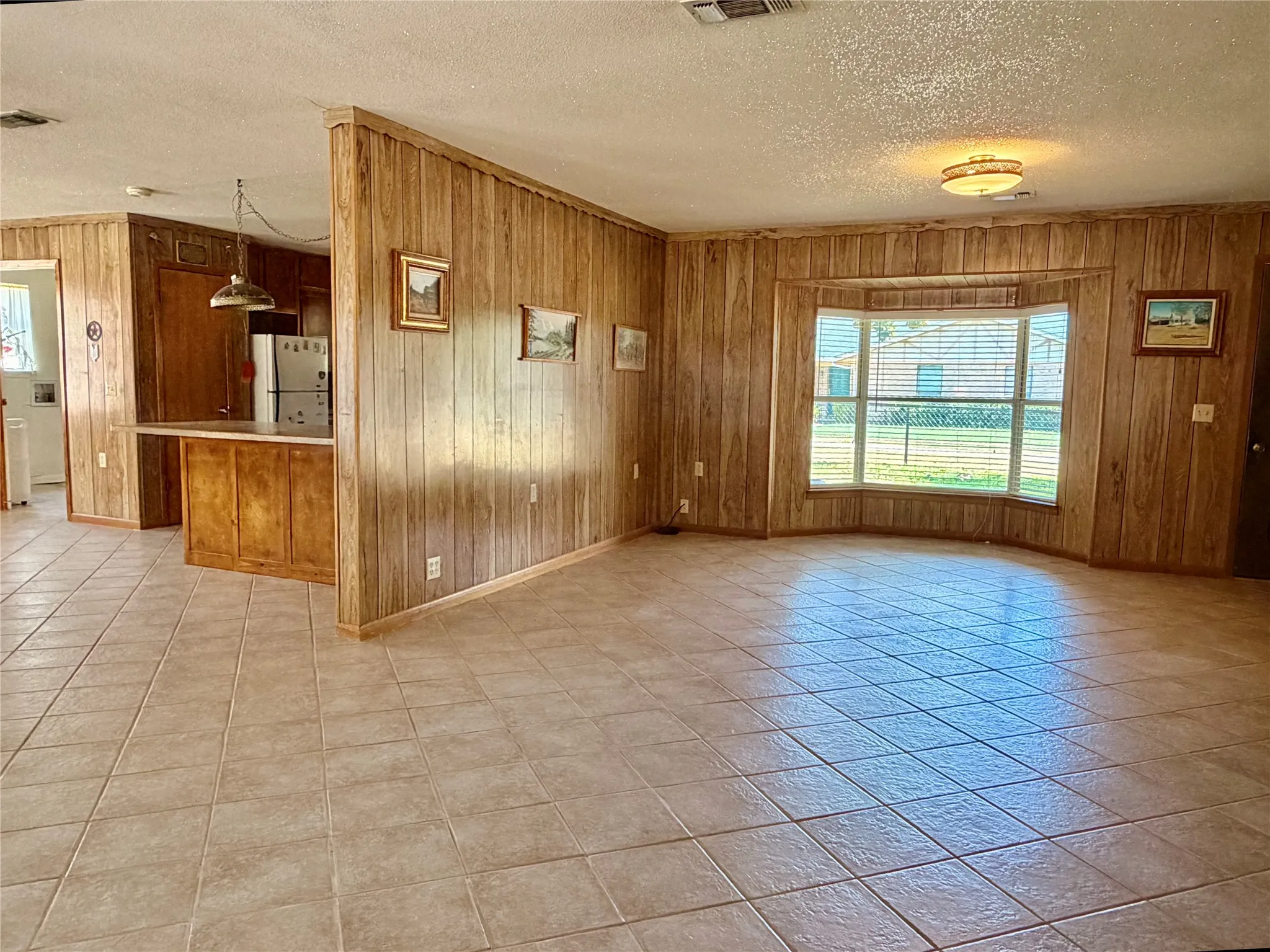 Single Family Residence For Sale in Comanche County , 200 S Speed Street, Gustine, Texas 76455, 3 Bedroom, 2 Bathroom, Garage spaces, 2,076 Sqft, built in 1979, mls#21380099, Real Estate Agent in Gustine, Homes For Sale in Comanche county, Homes For Sale in Gustine, Realtor in Gustine Texas, Real Estate Brokerage Independent Realty Texas, Luminita Cordes Realtor