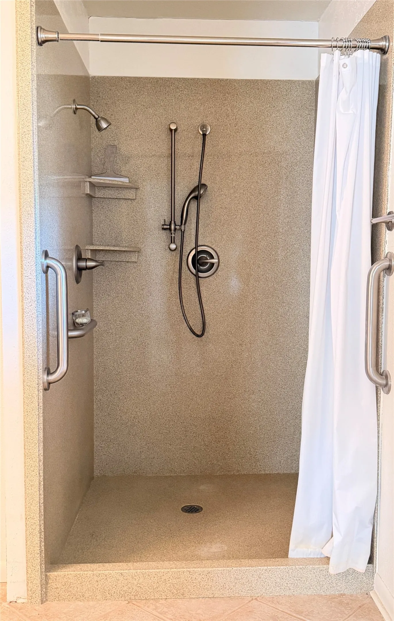 Single Family Residence For Sale in Comanche County , 200 S Speed Street, Gustine, Texas 76455, 3 Bedroom, 2 Bathroom, Garage spaces, 2,076 Sqft, built in 1979, mls#21380099, Real Estate Agent in Gustine, Homes For Sale in Comanche county, Homes For Sale in Gustine, Realtor in Gustine Texas, Real Estate Brokerage Independent Realty Texas, Luminita Cordes Realtor