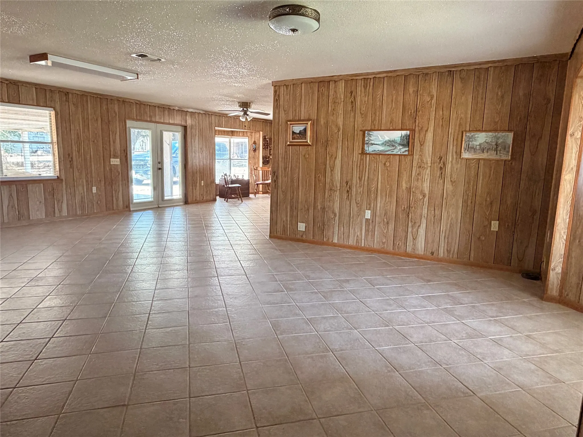 Single Family Residence For Sale in Comanche County , 200 S Speed Street, Gustine, Texas 76455, 3 Bedroom, 2 Bathroom, Garage spaces, 2,076 Sqft, built in 1979, mls#21380099, Real Estate Agent in Gustine, Homes For Sale in Comanche county, Homes For Sale in Gustine, Realtor in Gustine Texas, Real Estate Brokerage Independent Realty Texas, Luminita Cordes Realtor