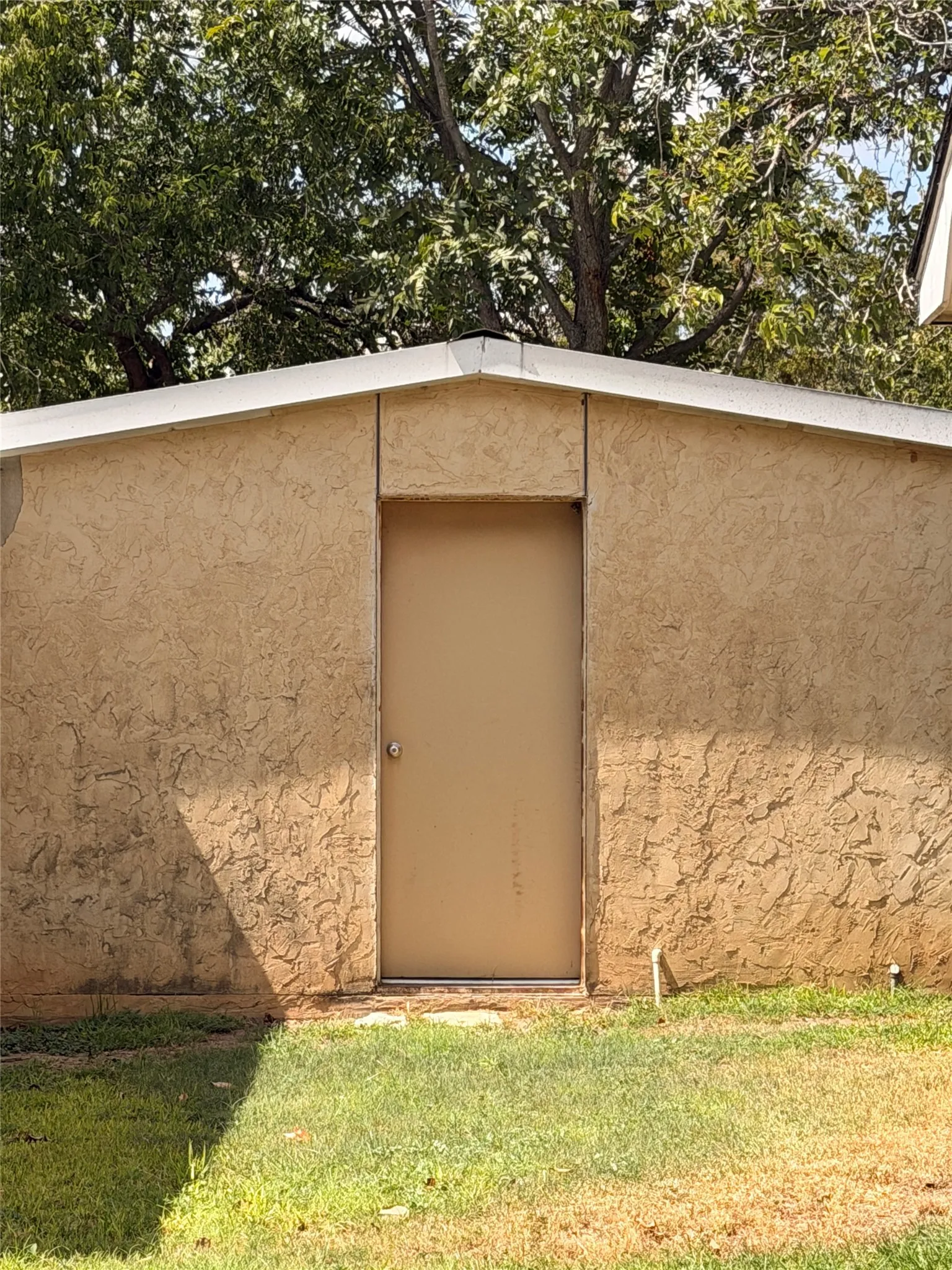 Single Family Residence For Sale in Comanche County , 200 S Speed Street, Gustine, Texas 76455, 3 Bedroom, 2 Bathroom, Garage spaces, 2,076 Sqft, built in 1979, mls#21380099, Real Estate Agent in Gustine, Homes For Sale in Comanche county, Homes For Sale in Gustine, Realtor in Gustine Texas, Real Estate Brokerage Independent Realty Texas, Luminita Cordes Realtor