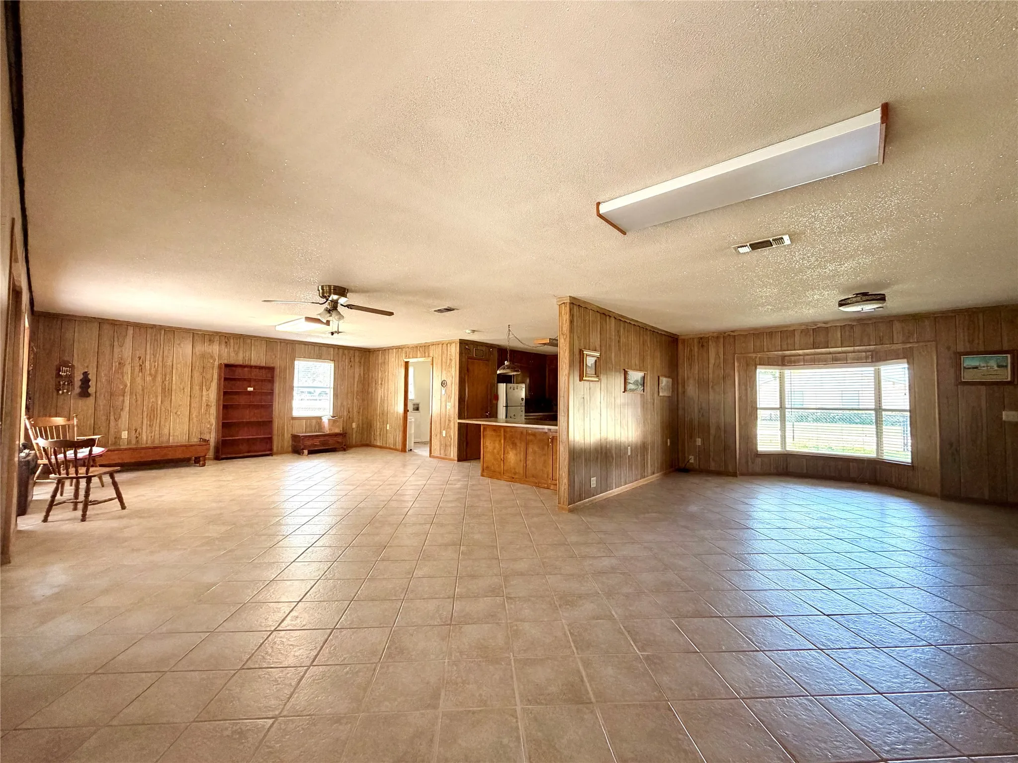 Single Family Residence For Sale in Comanche County , 200 S Speed Street, Gustine, Texas 76455, 3 Bedroom, 2 Bathroom, Garage spaces, 2,076 Sqft, built in 1979, mls#21380099, Real Estate Agent in Gustine, Homes For Sale in Comanche county, Homes For Sale in Gustine, Realtor in Gustine Texas, Real Estate Brokerage Independent Realty Texas, Luminita Cordes Realtor