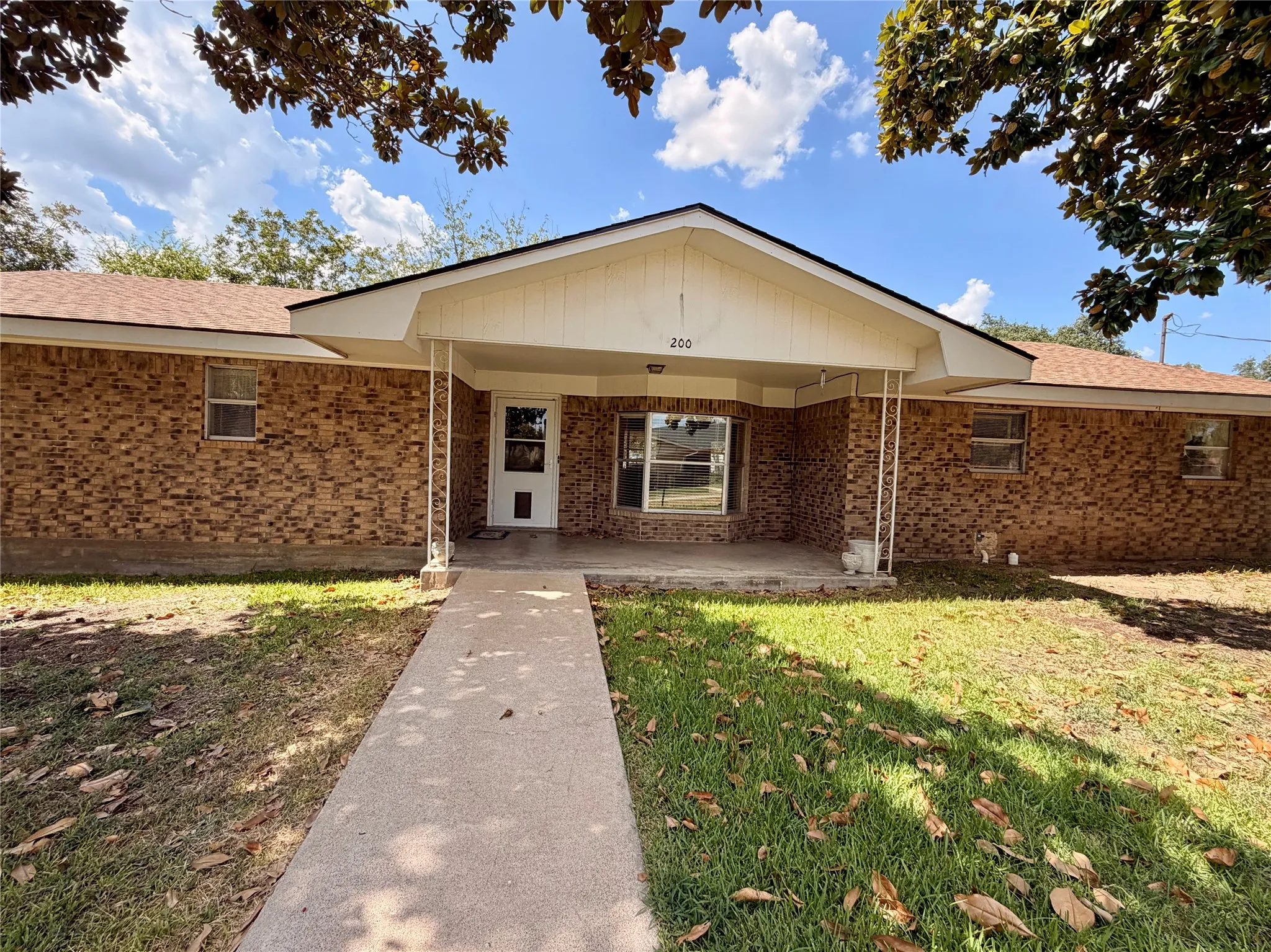 Single Family Residence For Sale in Comanche County , 200 S Speed Street, Gustine, Texas 76455, 3 Bedroom, 2 Bathroom, Garage spaces, 2,076 Sqft, built in 1979, mls#21380099, Real Estate Agent in Gustine, Homes For Sale in Comanche county, Homes For Sale in Gustine, Realtor in Gustine Texas, Real Estate Brokerage Independent Realty Texas, Luminita Cordes Realtor